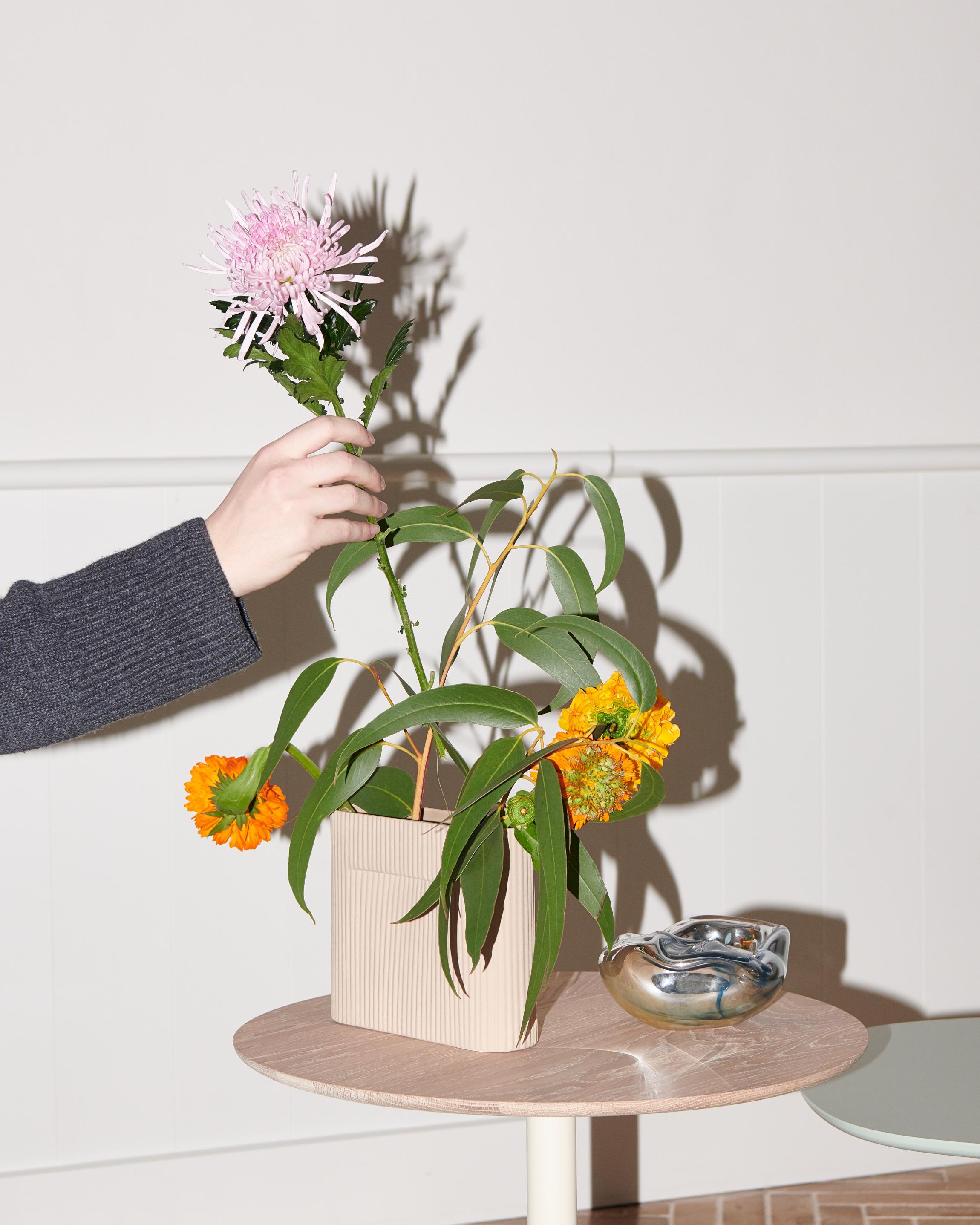 RIDGE beige ceramic vase