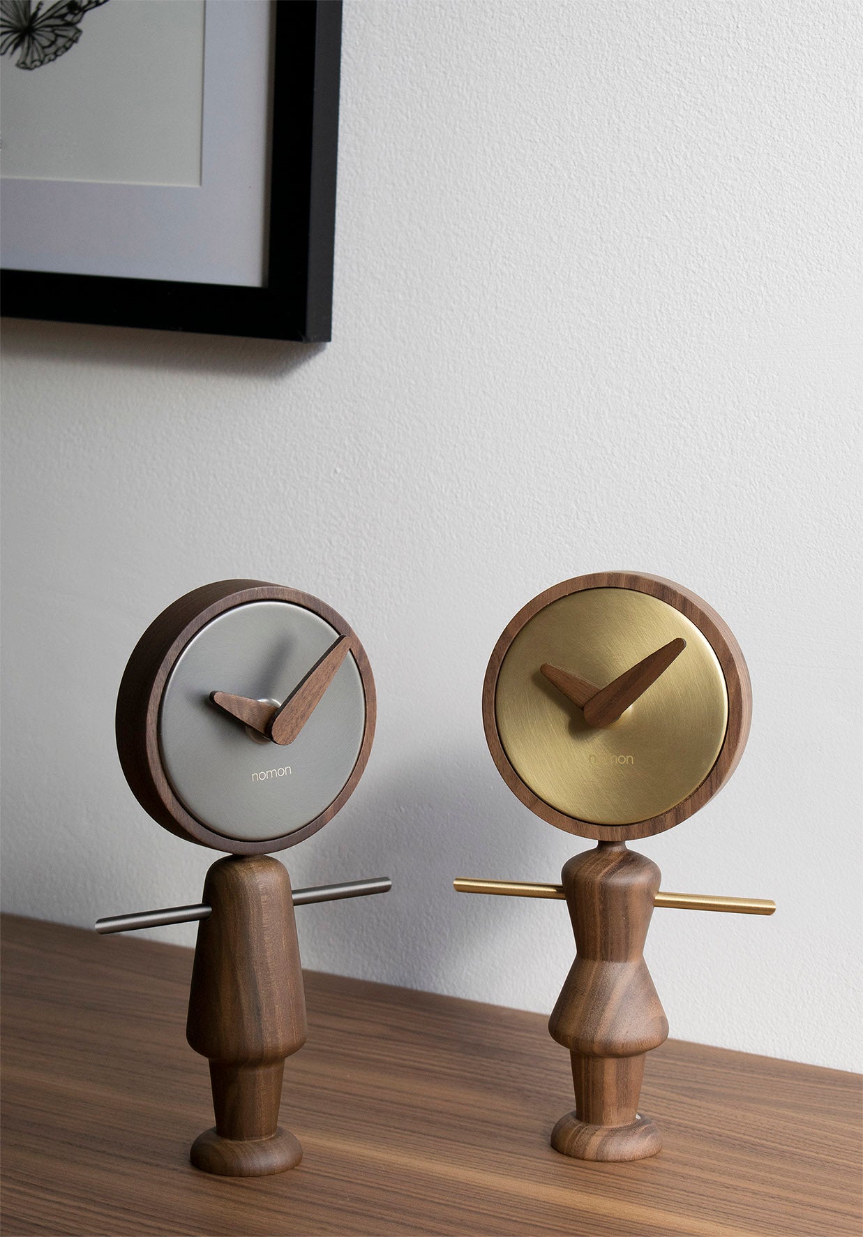 NENA table clock in oak wood with brass finish