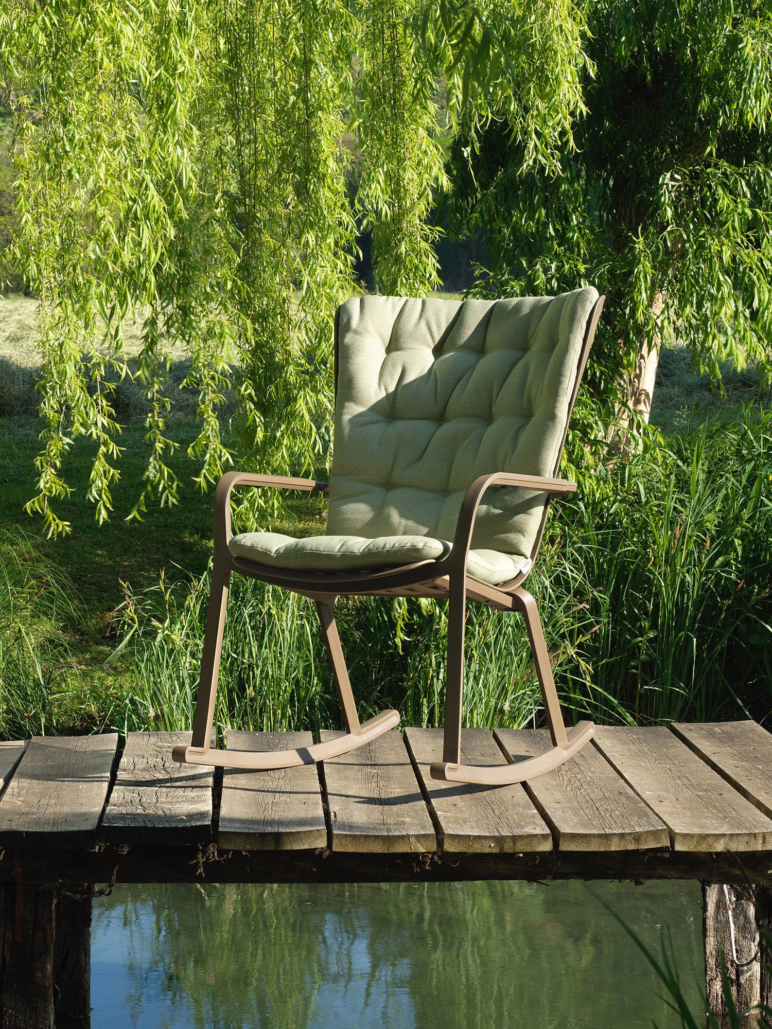 FOLIO Outdoor Armchair in Brown