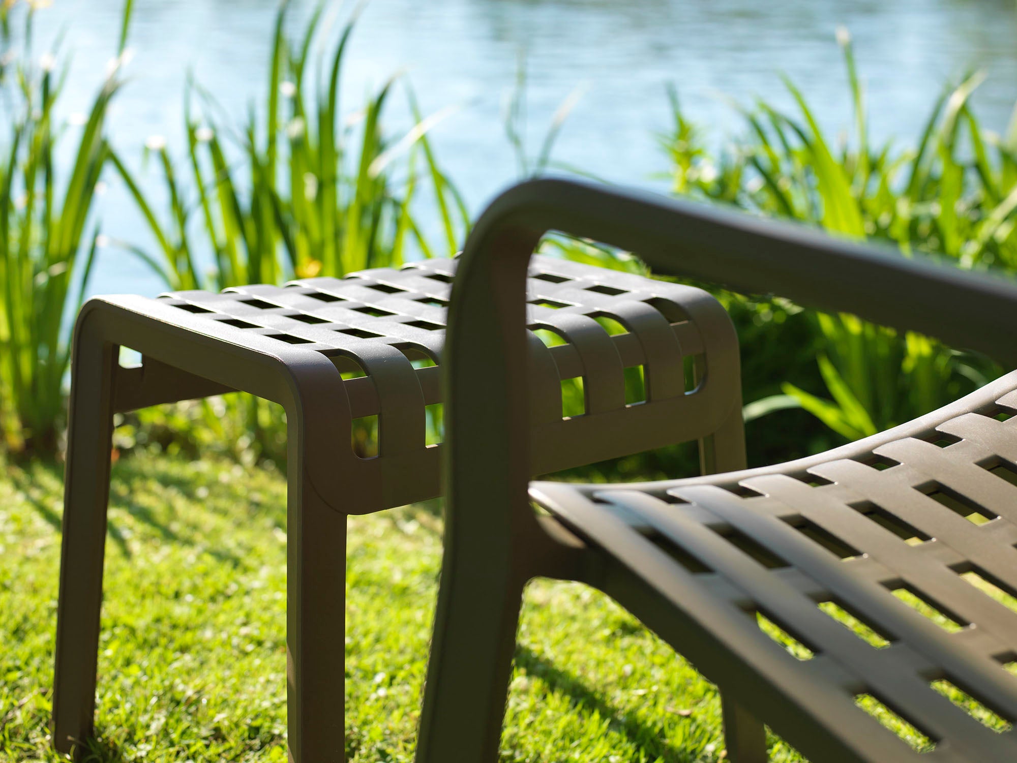 FOLIO Outdoor Armchair in Brown