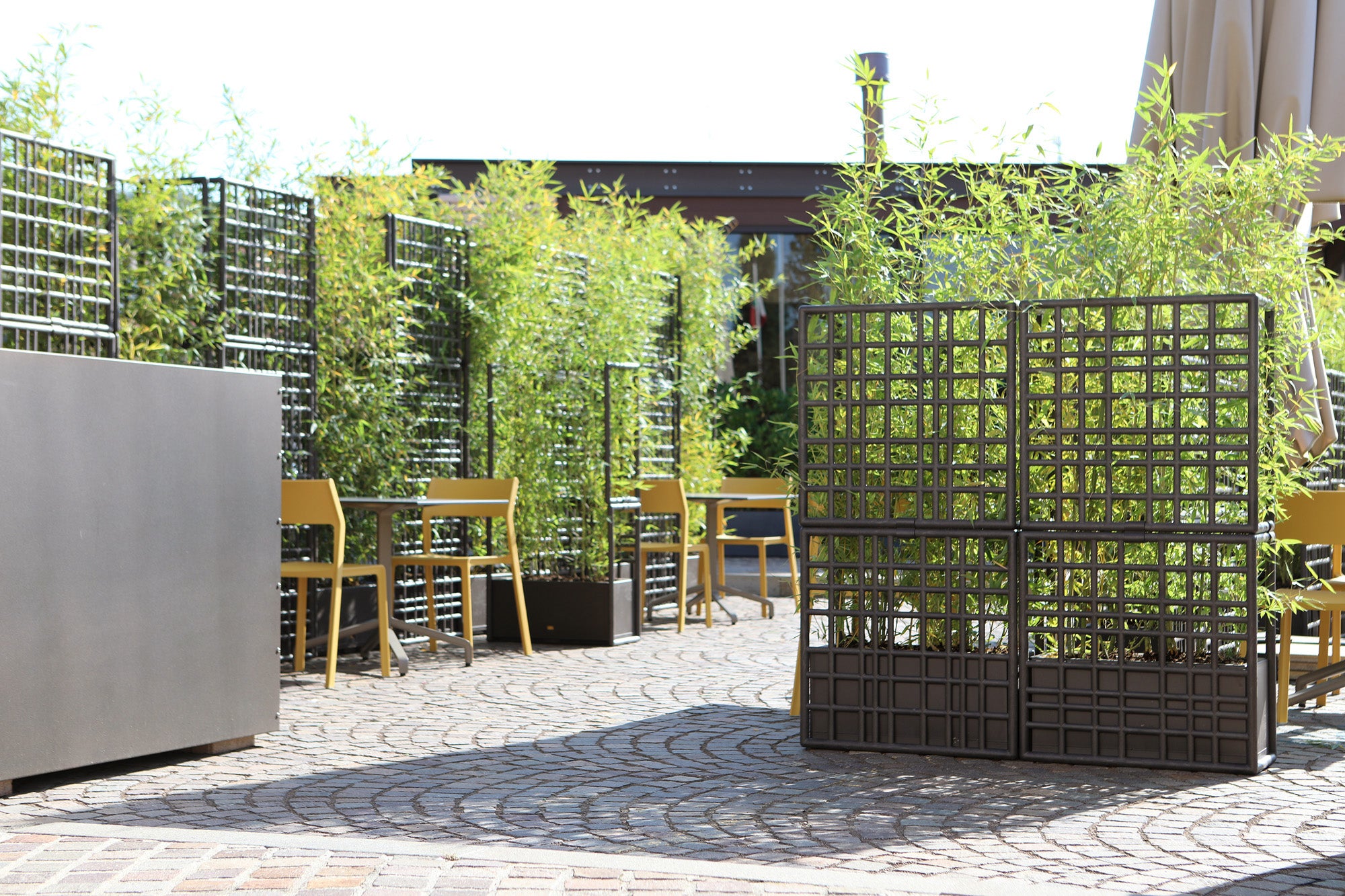 System modułowy zewnętrzny z donicą SIPARIO ziemisty brązowy