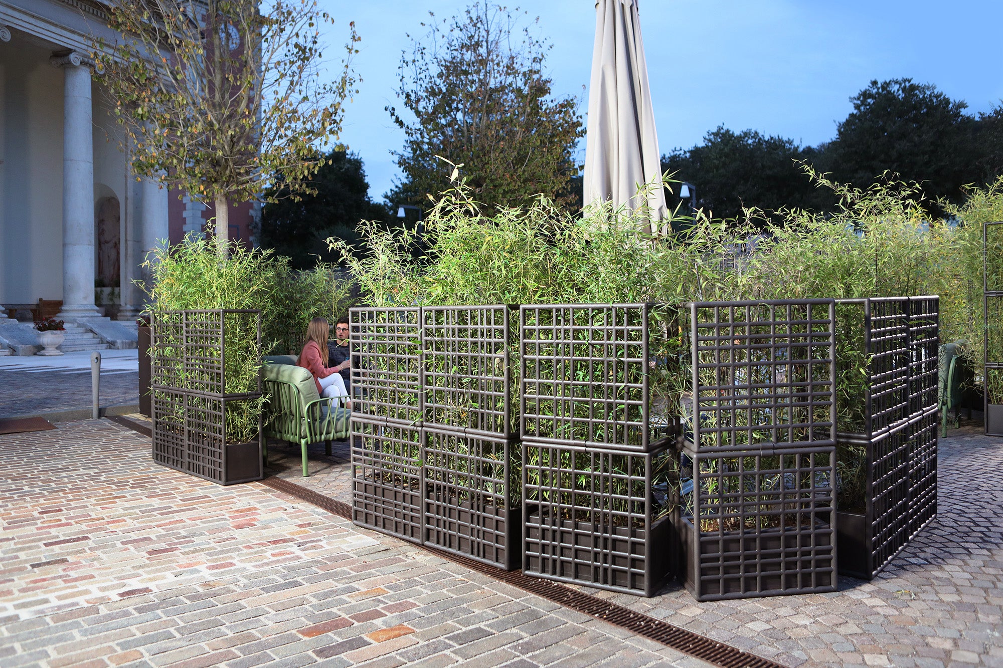 System modułowy zewnętrzny z donicą SIPARIO ziemisty brązowy