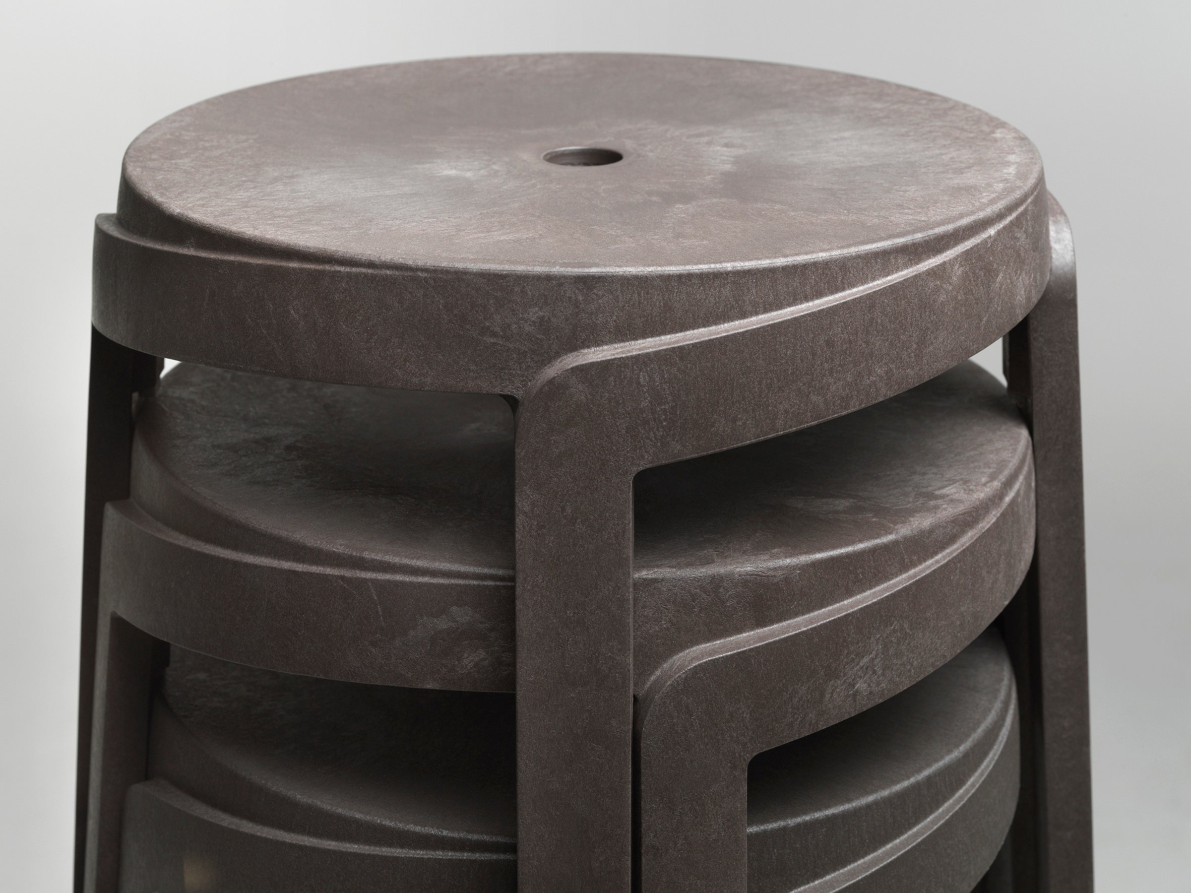 Hocker für den Außenbereich STACK erdiges Braun