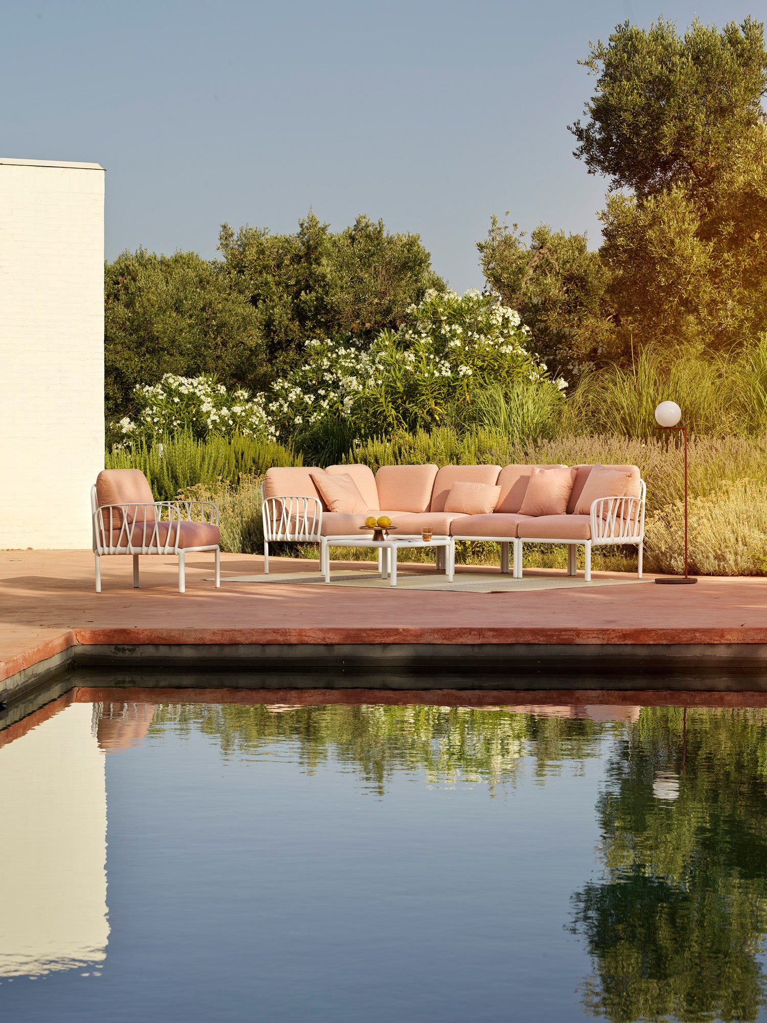 Narożnik modułowy zewnętrzny KOMODO 5 beżowy Sunbrella® z taupe podstawą