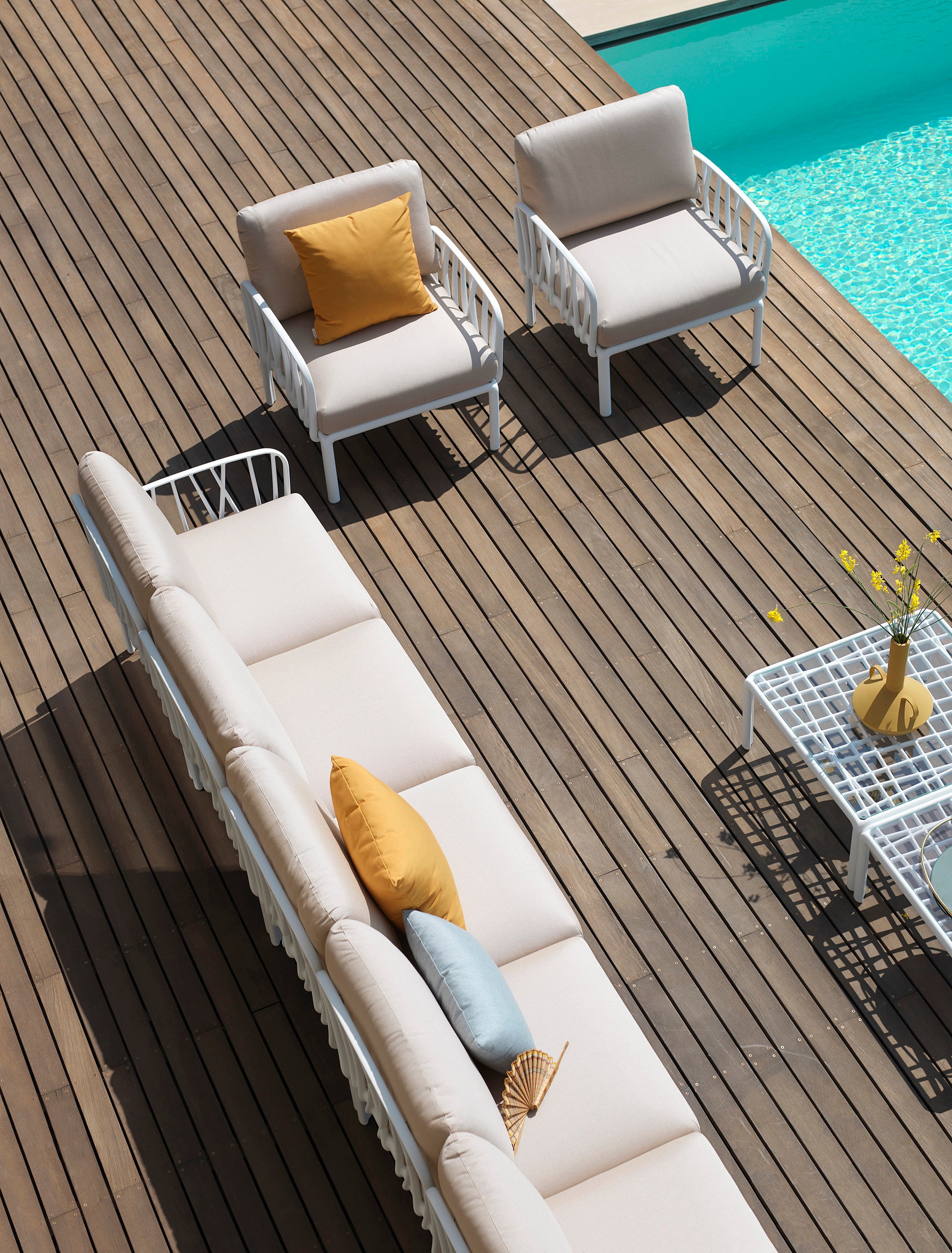 Fotel zewnętrzny KOMODO beżowy Sunbrella® z agave zieloną podstawą