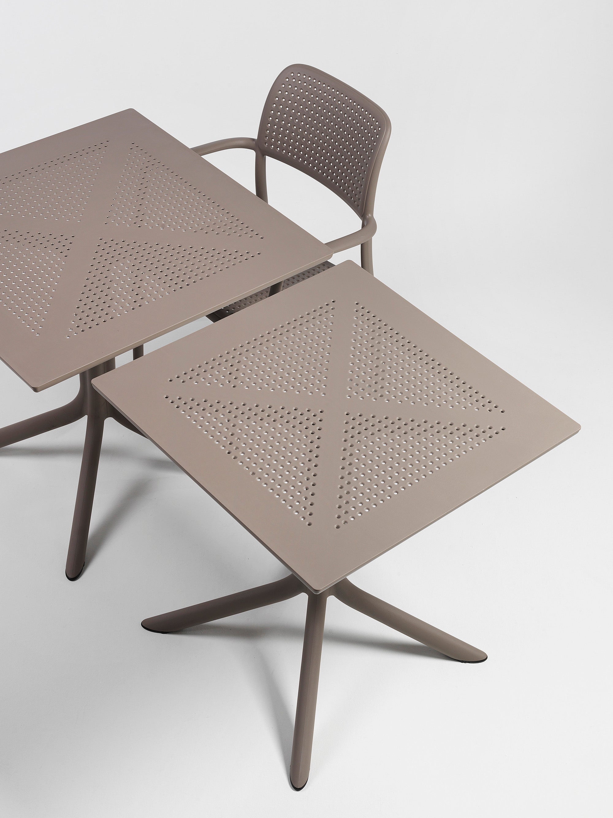 Stolik zewnętrzny kwadratowy CLIP brązowy