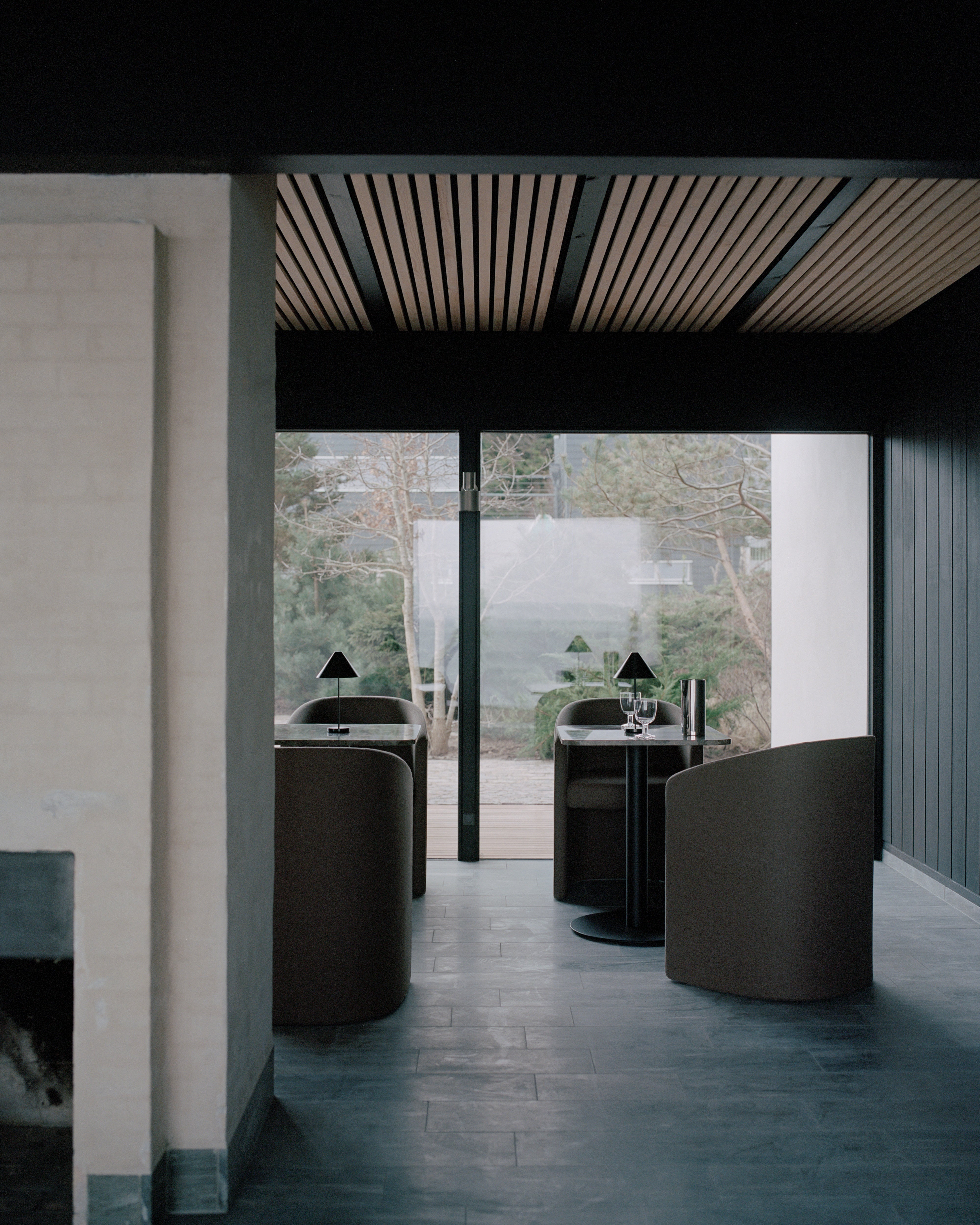 Barhocker FLORENCE beige Marmor mit schwarzem Fuß