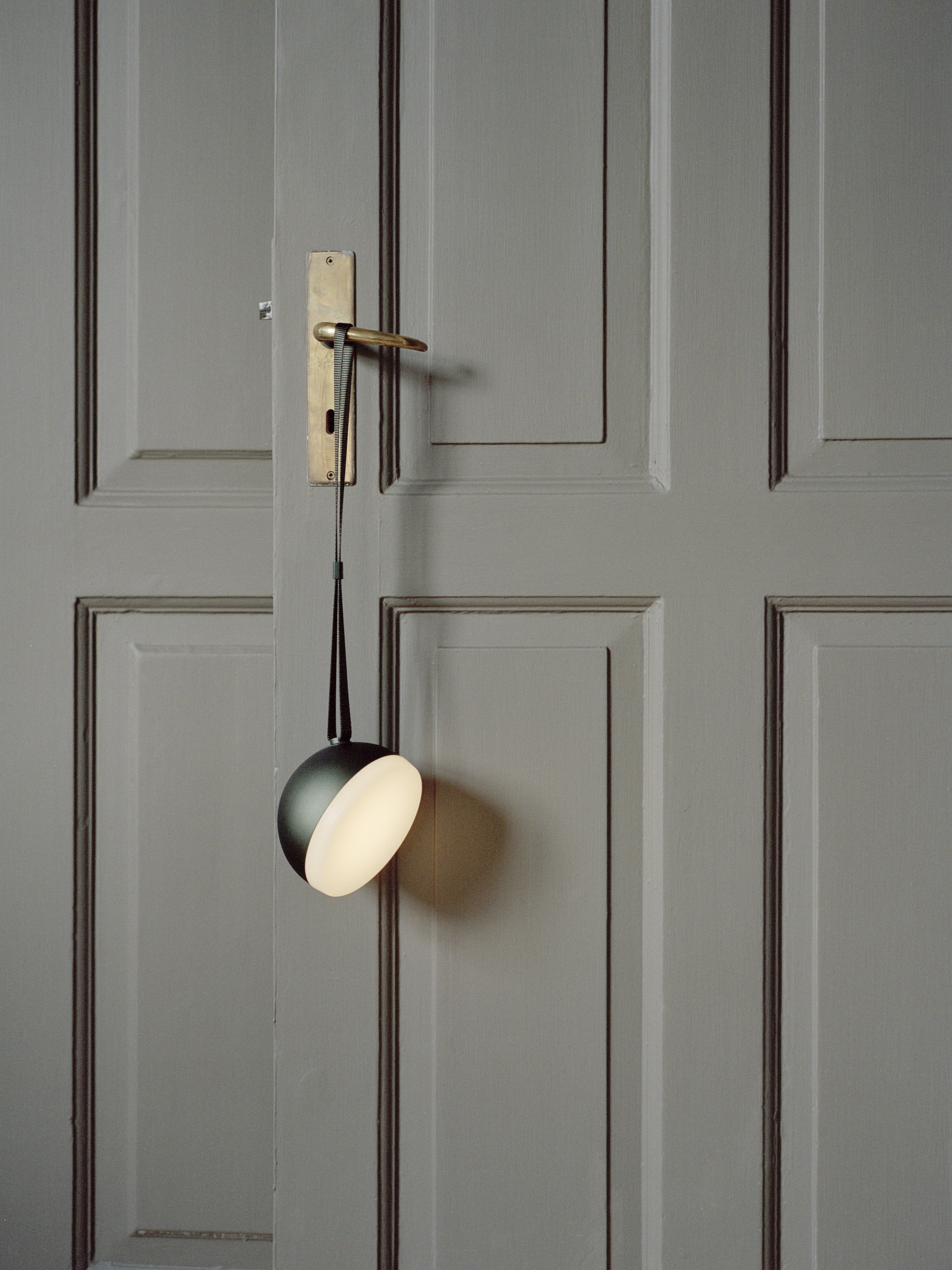 Lampa przenośna SPHERE ADVENTUR LIGHT ciemnozielony