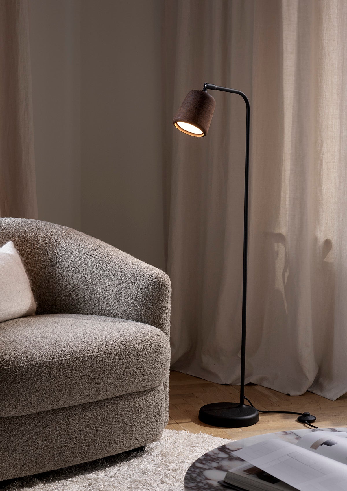 Lampa podłogowa MATERIAL dymiony dąb