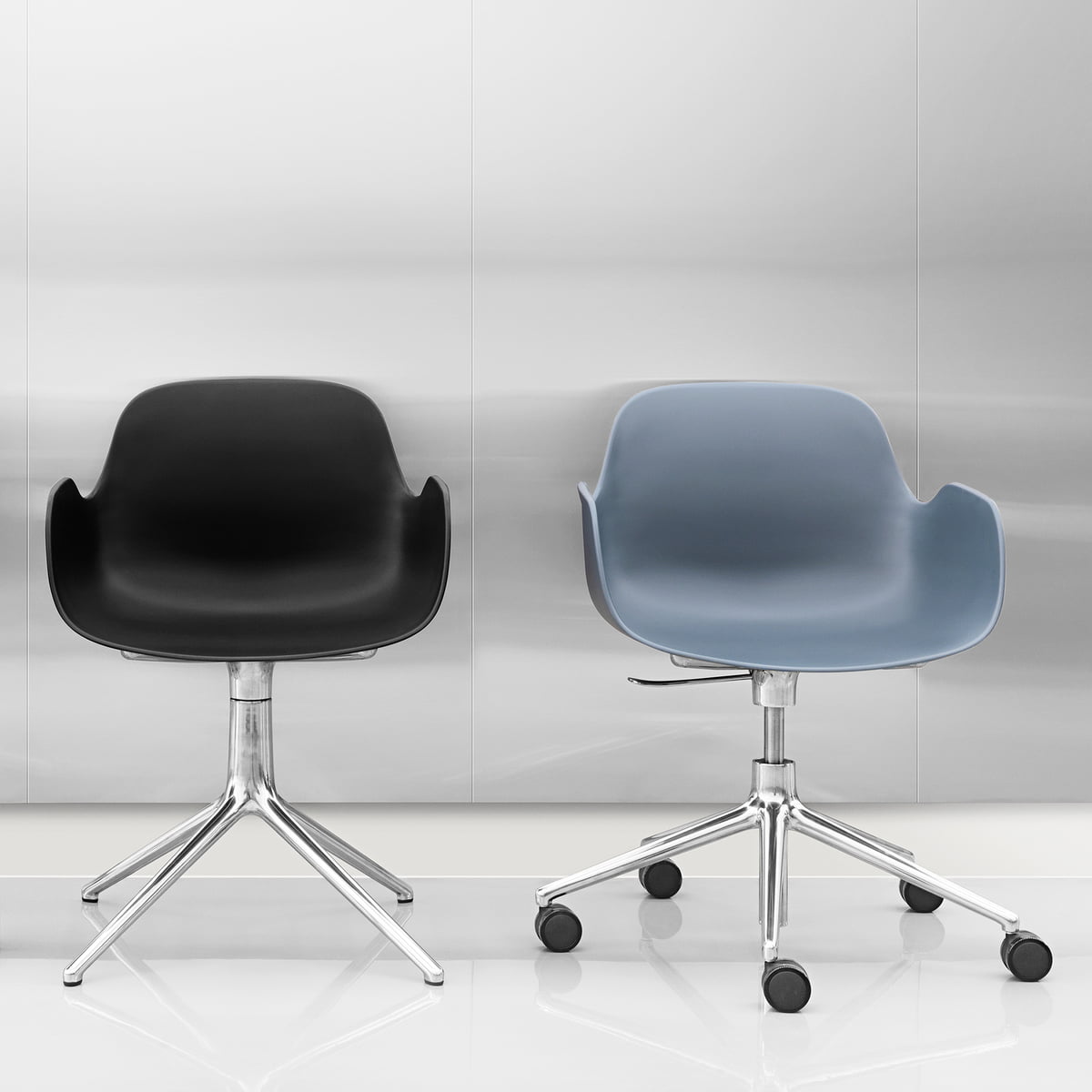 Bürostuhl mit Armlehnen mit einstellbaren 5W -Burgundformen mit einer Aluminiumbasis