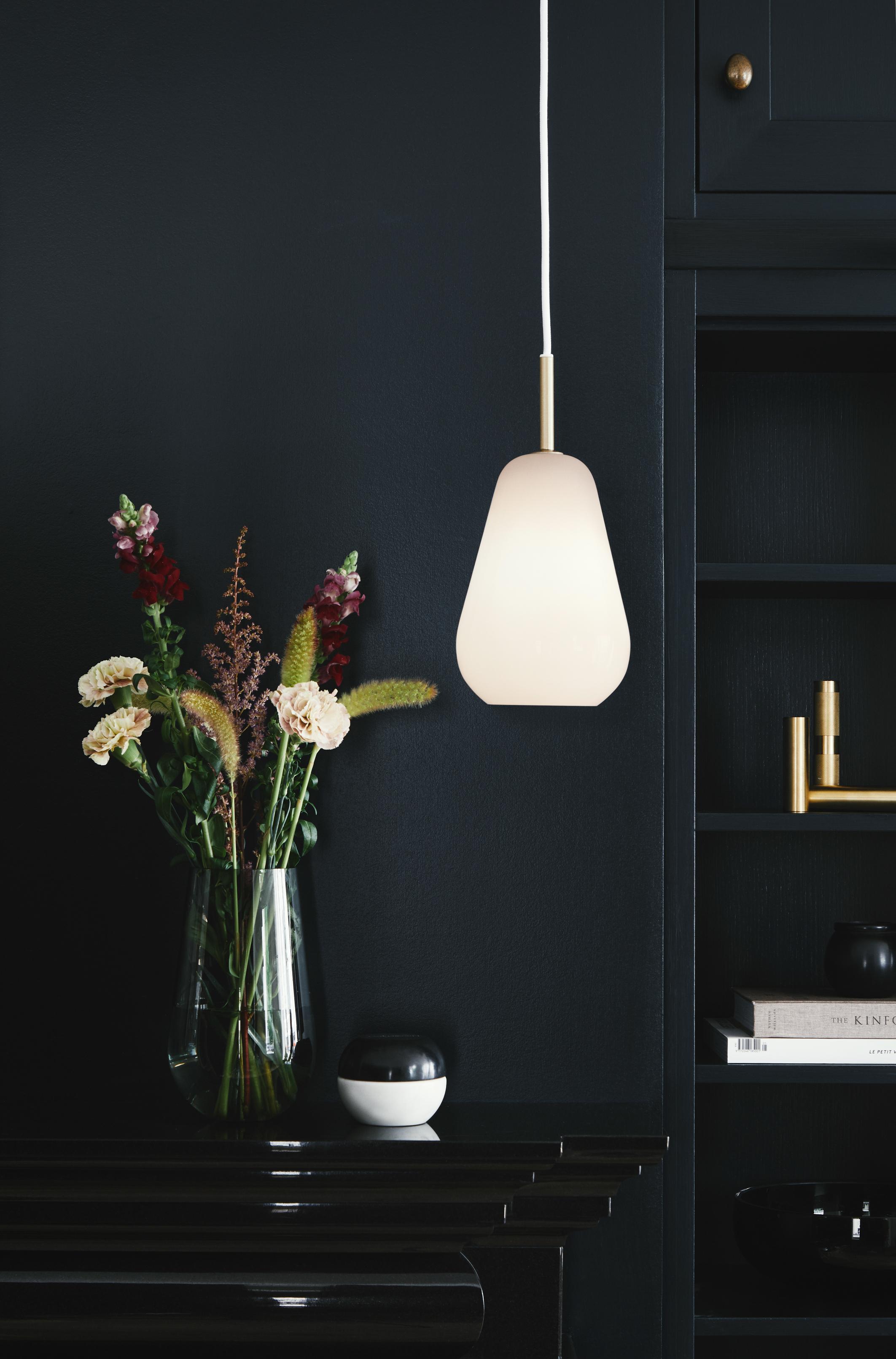 Pendelleuchte ANOLI gold mit opalem Glas