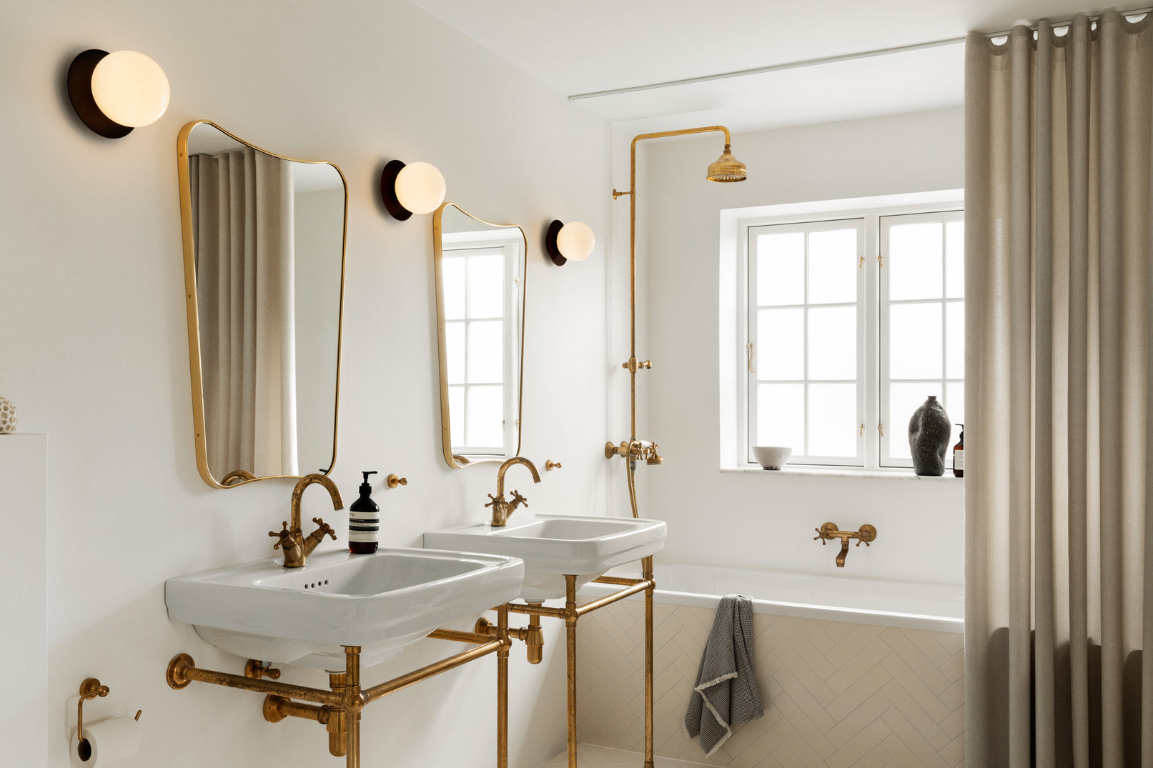 Recessed Wall Light LIILA Black with Opal Glass