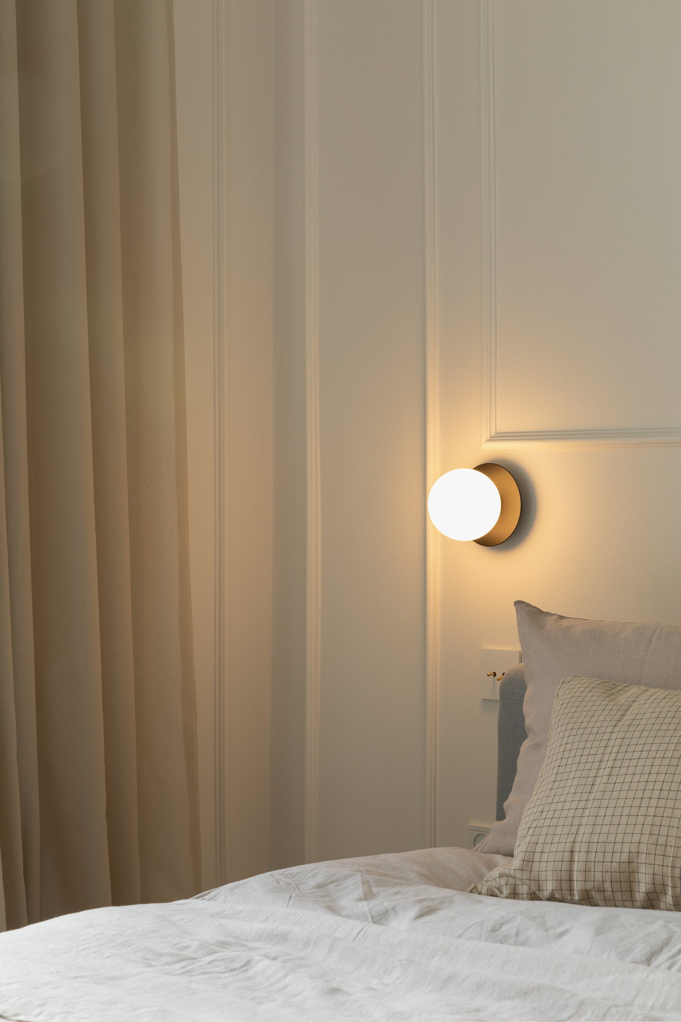 Recessed Wall Light LIILA Black with Opal Glass