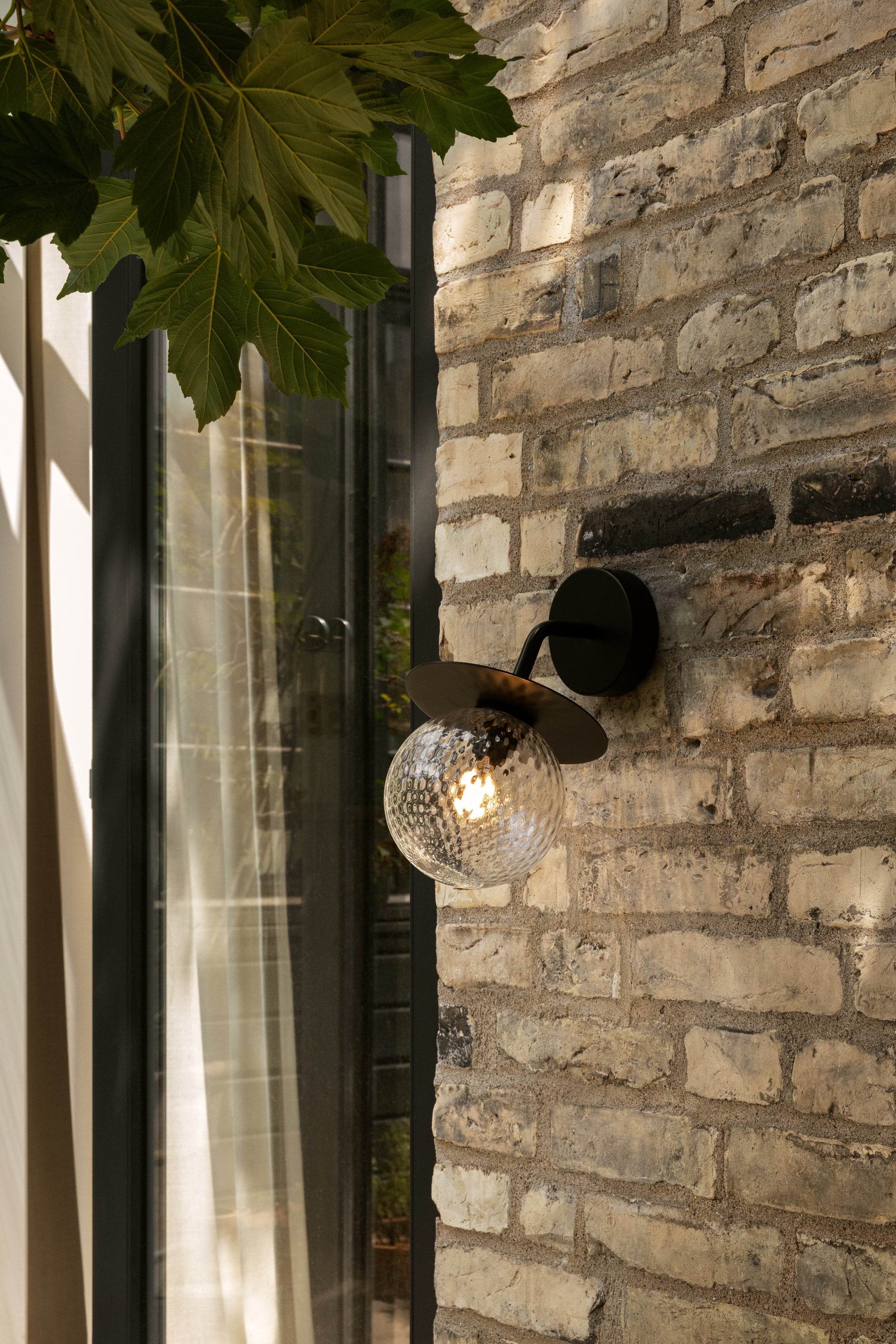 Outdoor wall lamp LIILA black with transparent glass