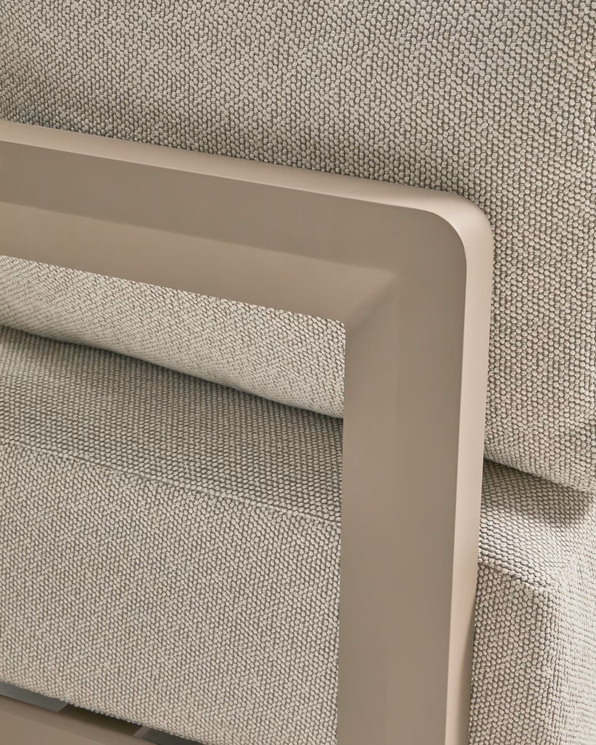 Gartenbank 3-sitzig NERANO hellbeige mit graubeigem Gestell