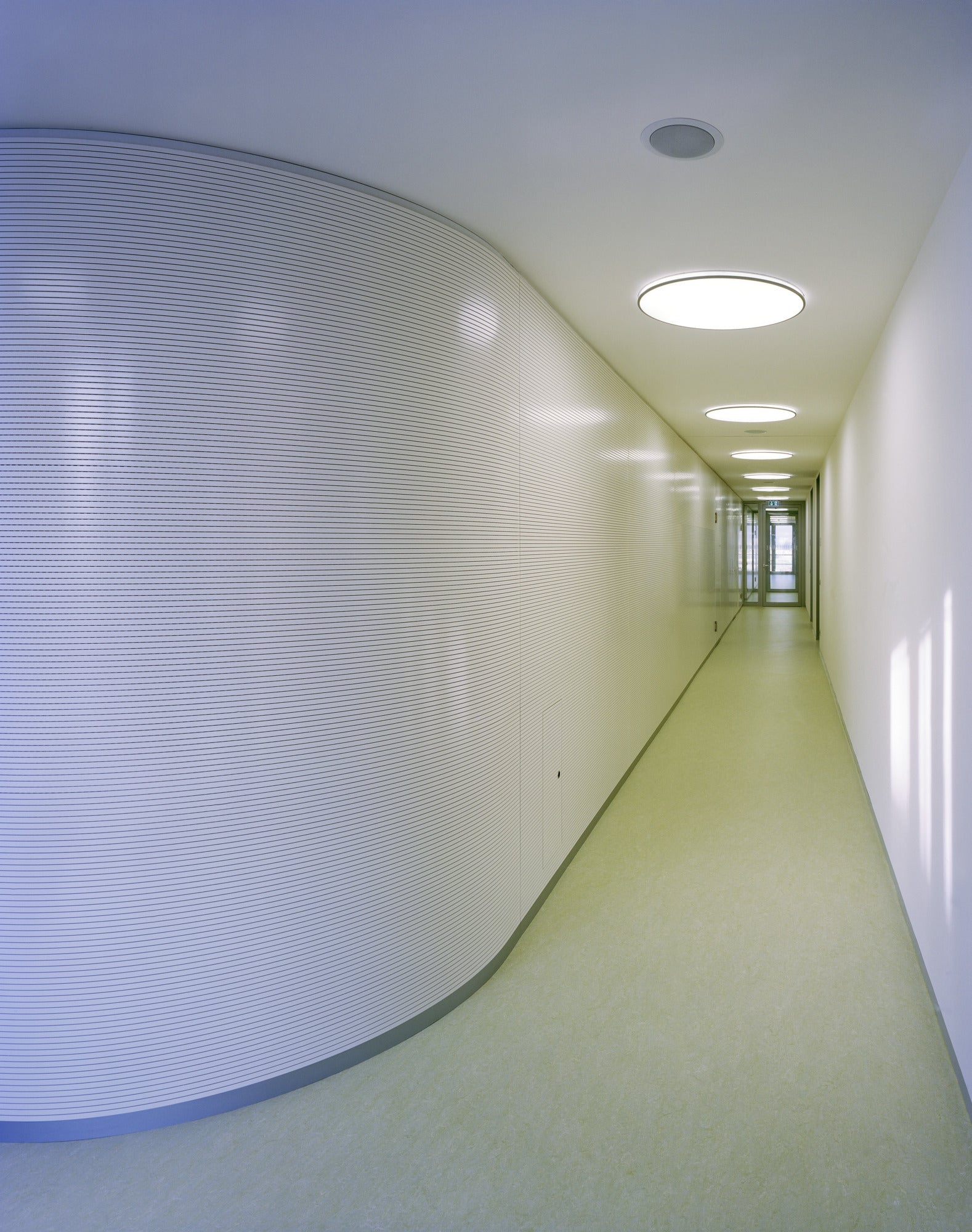 Plafon AJ MUNKEGAARD biały ze srebrnym wykończeniem