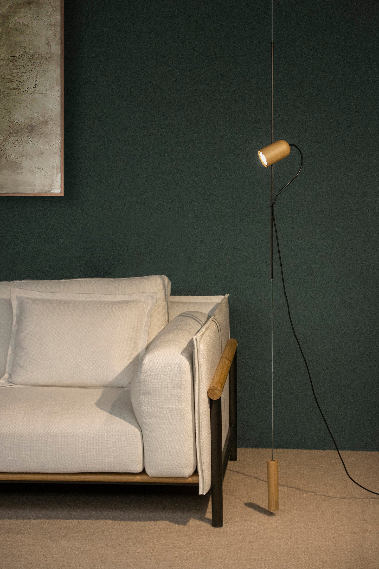 Pendelleuchte ONFA aus Eichenholz mit grafitfarbener Oberfläche