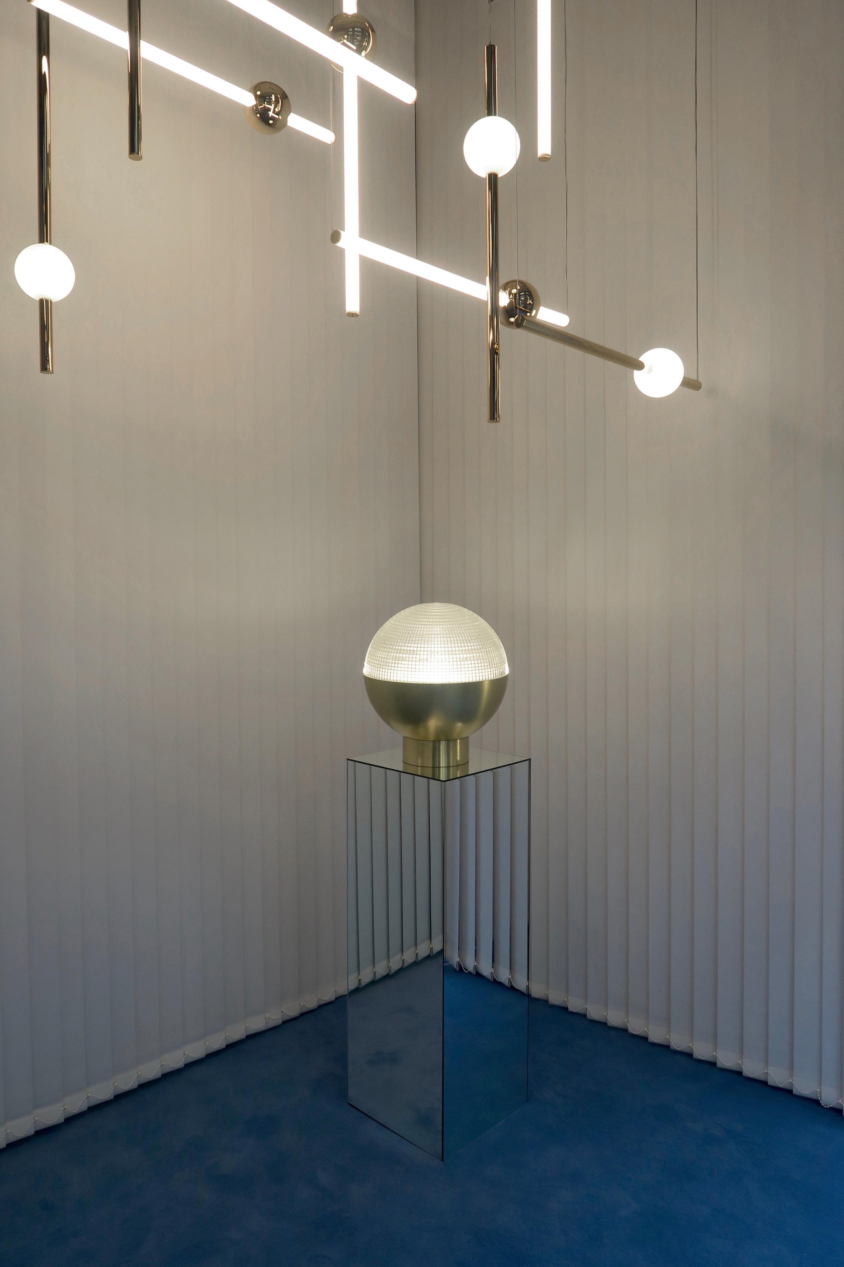 Lampa stołowa LENS FLAIR mosiężny