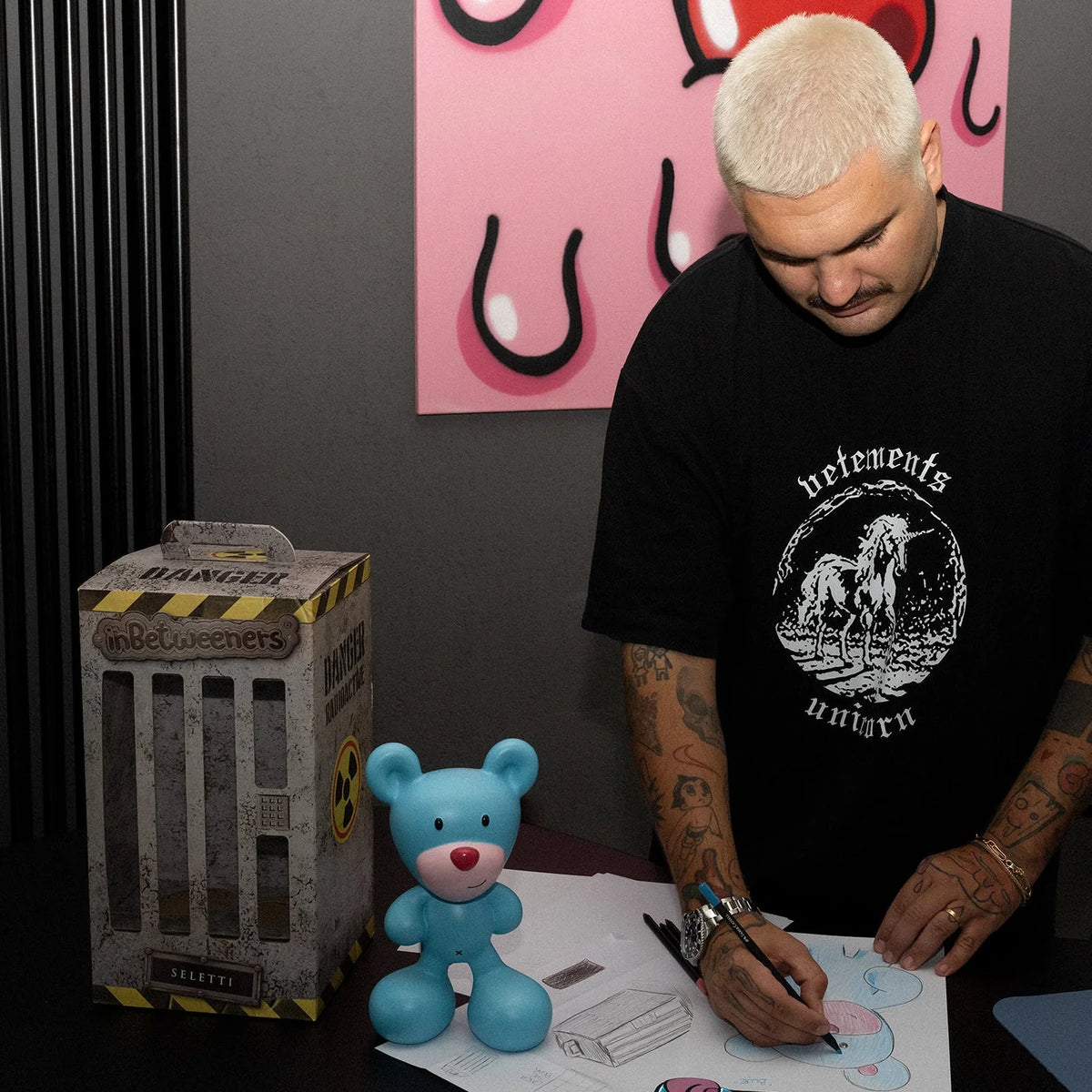 Figurka dekoracyjna BLUE BEAR niebieski - edycja limitowana