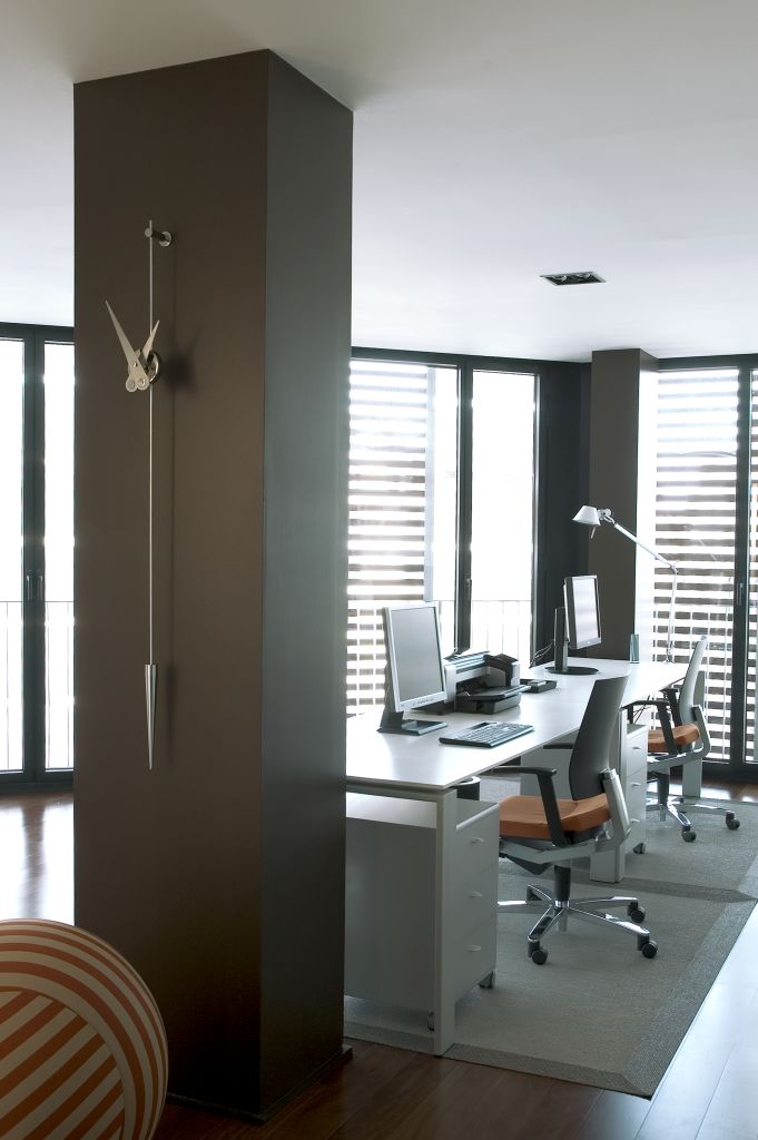 Wanduhr PUNTO Y COMA verchromt