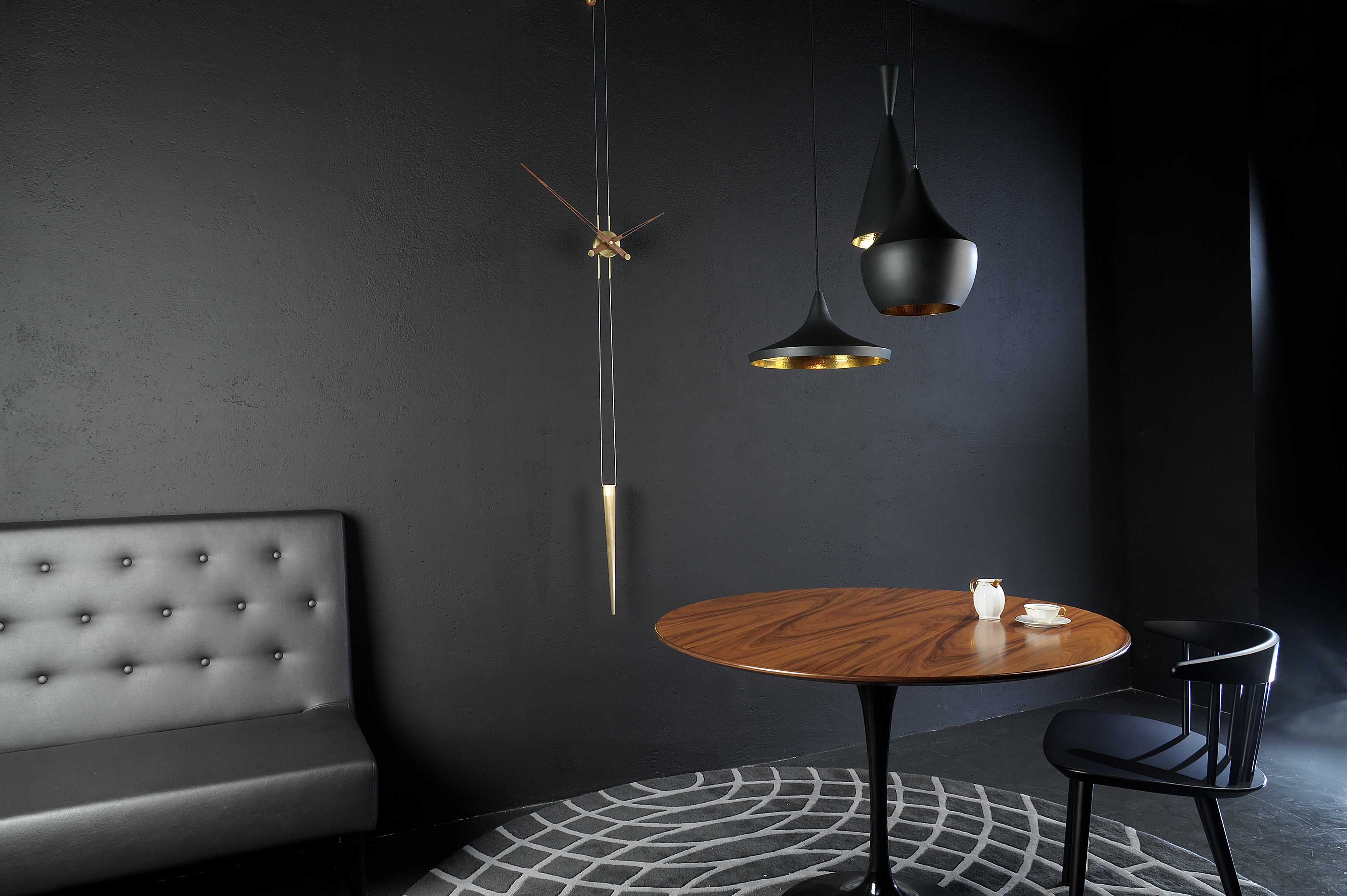 Zegar wiszący PENDULO drewno orzechowe z mosiężnym