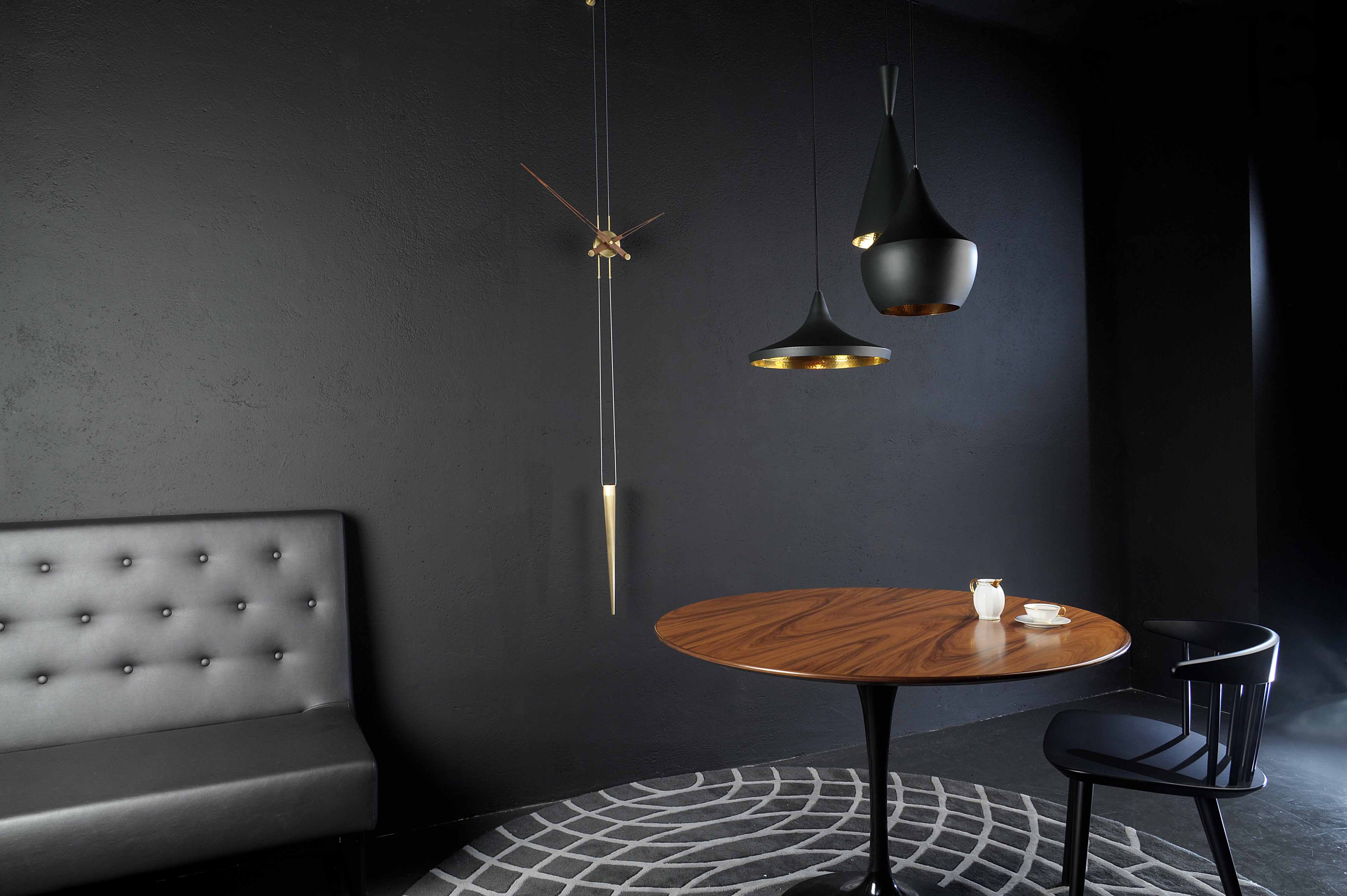 Zegar wiszący PENDULO drewno orzechowe z mosiężnym