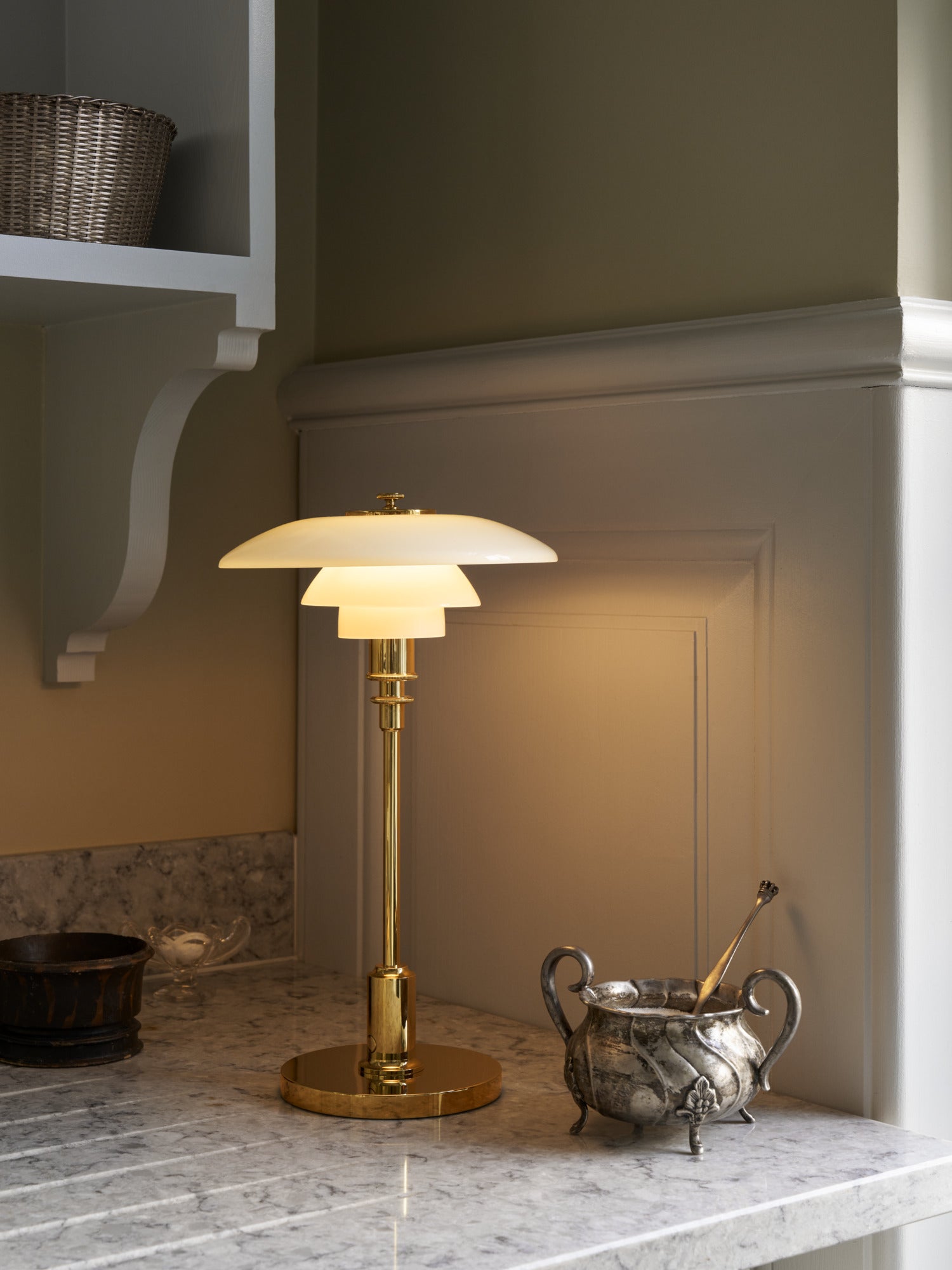 Lampa przenośna PH 2/1 biały z mosiężną podstawą