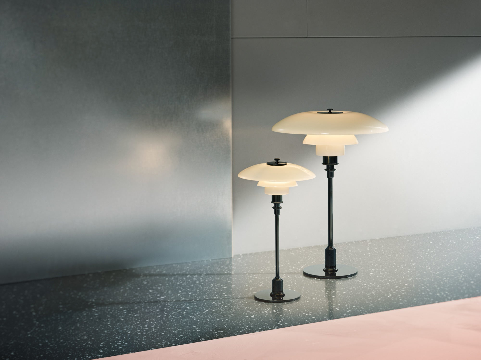 Lampa stołowa PH 2/1 biały z czarną podstawą