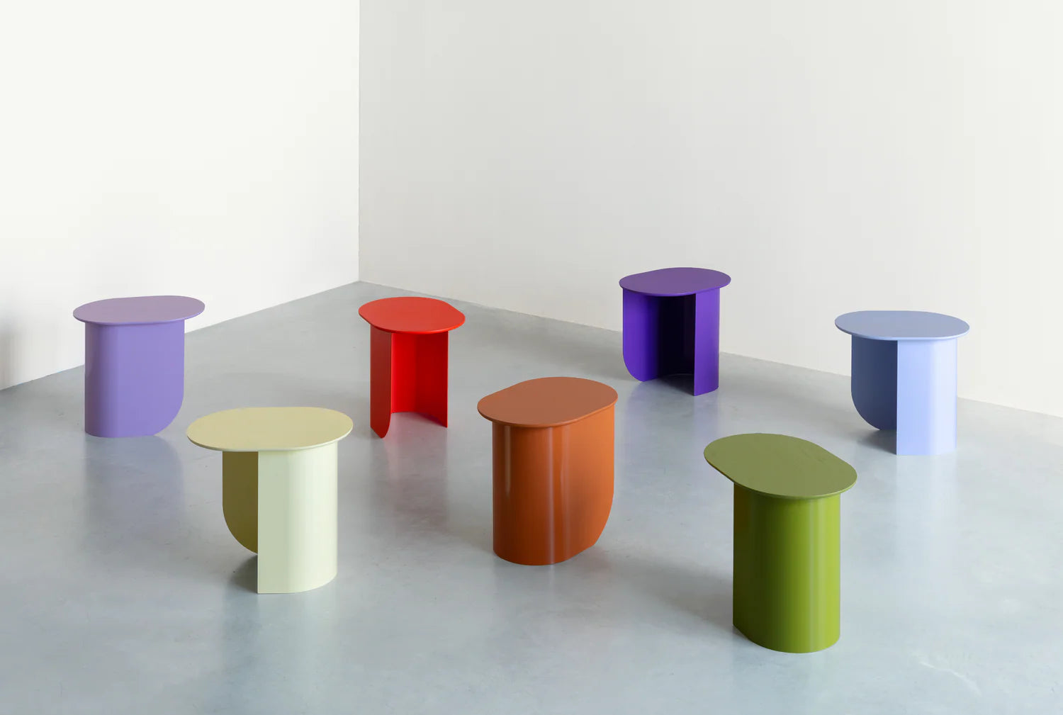 PLATEAU Lilac Side Table