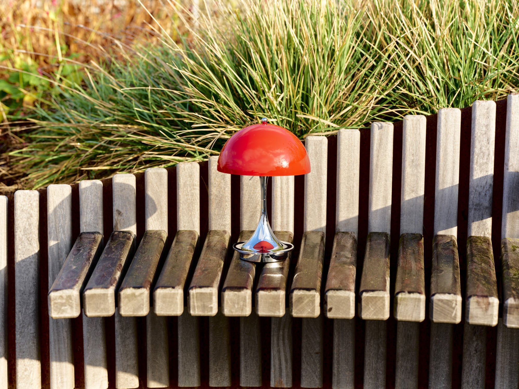 Lampa przenośna PANTHELLA 160 czerwony z chromowaną podstawą