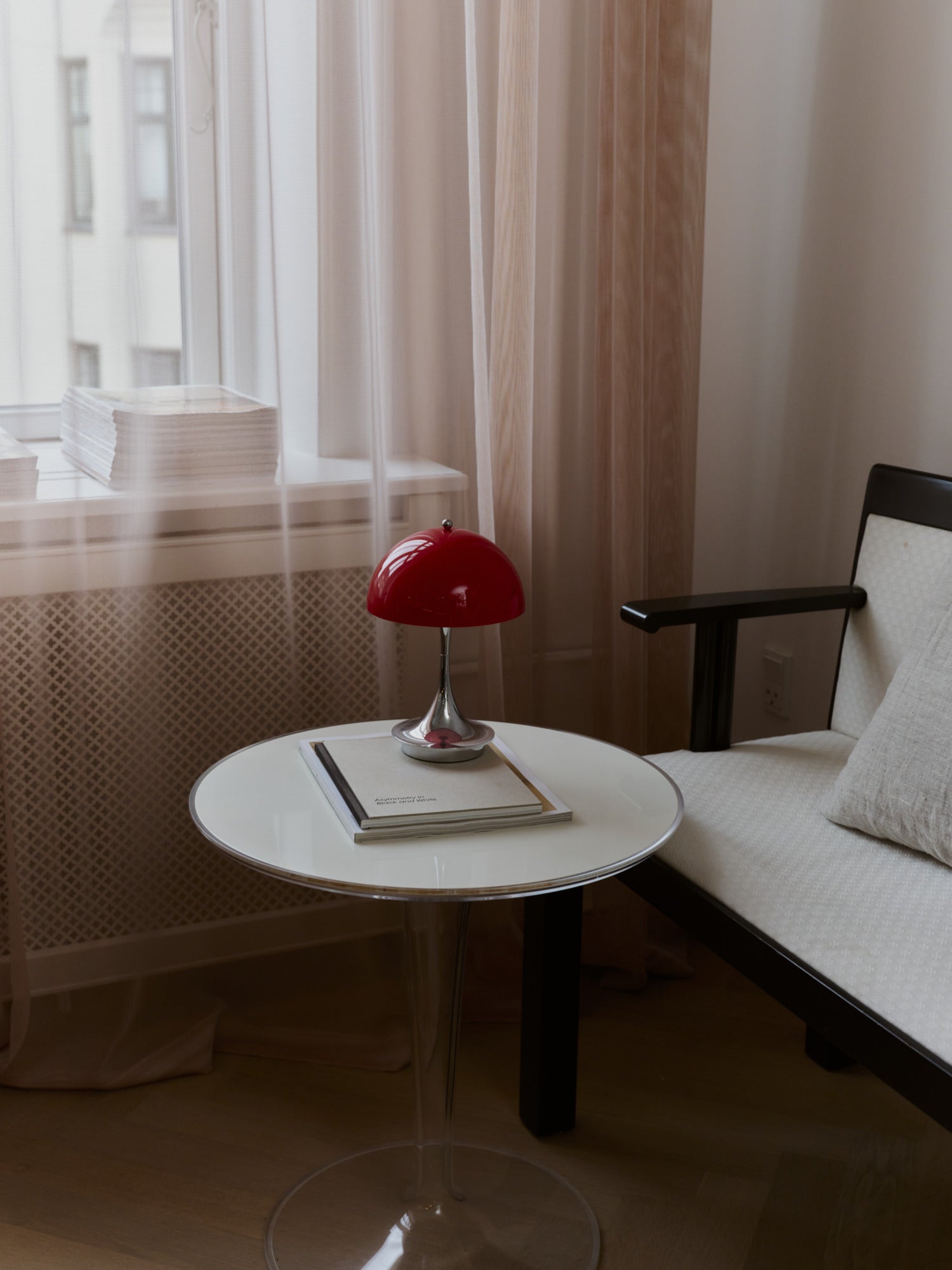 Lampa przenośna PANTHELLA 160 czerwony z chromowaną podstawą