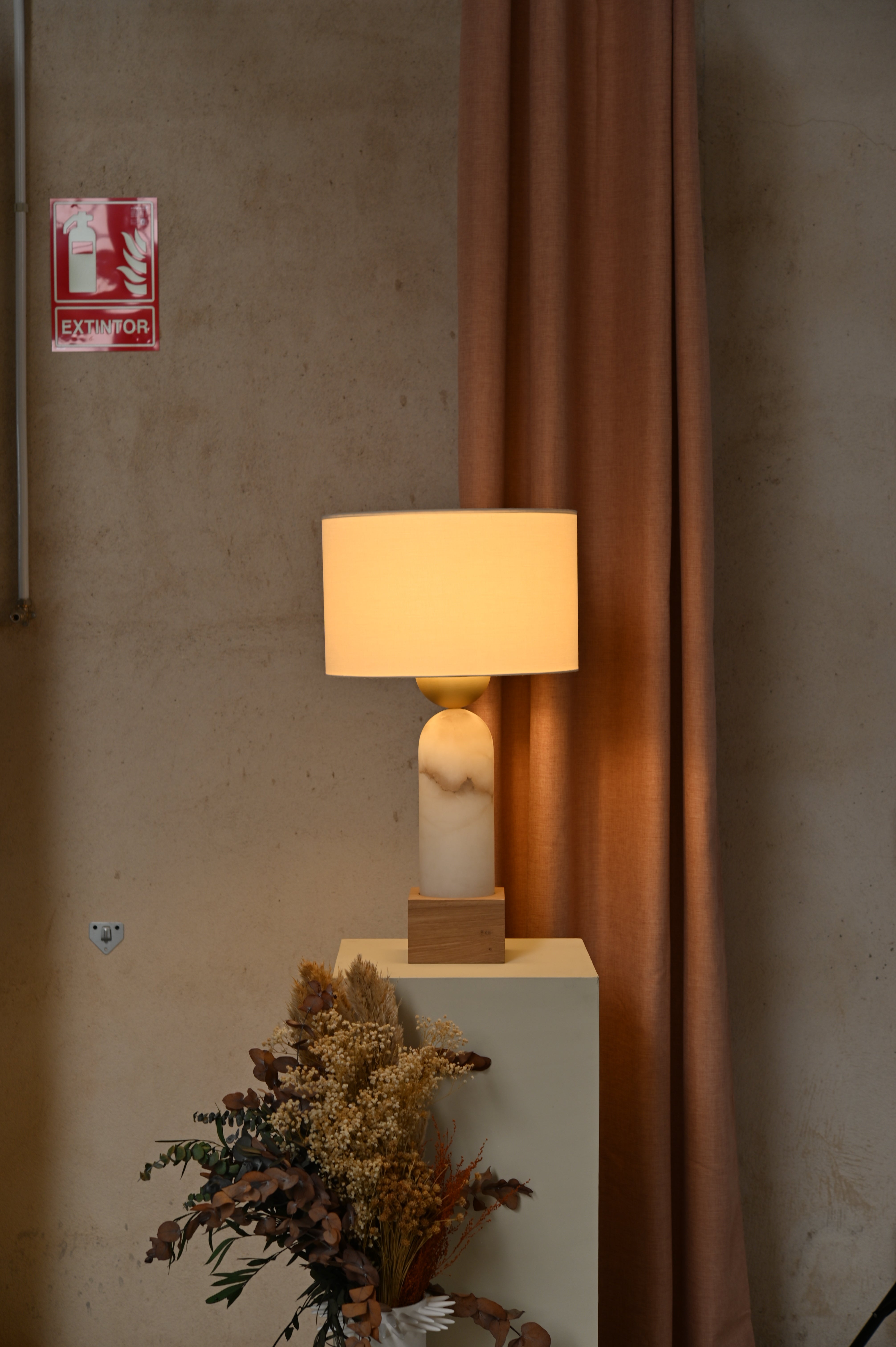 Lampa stołowa PEONA KELO biały alabaster