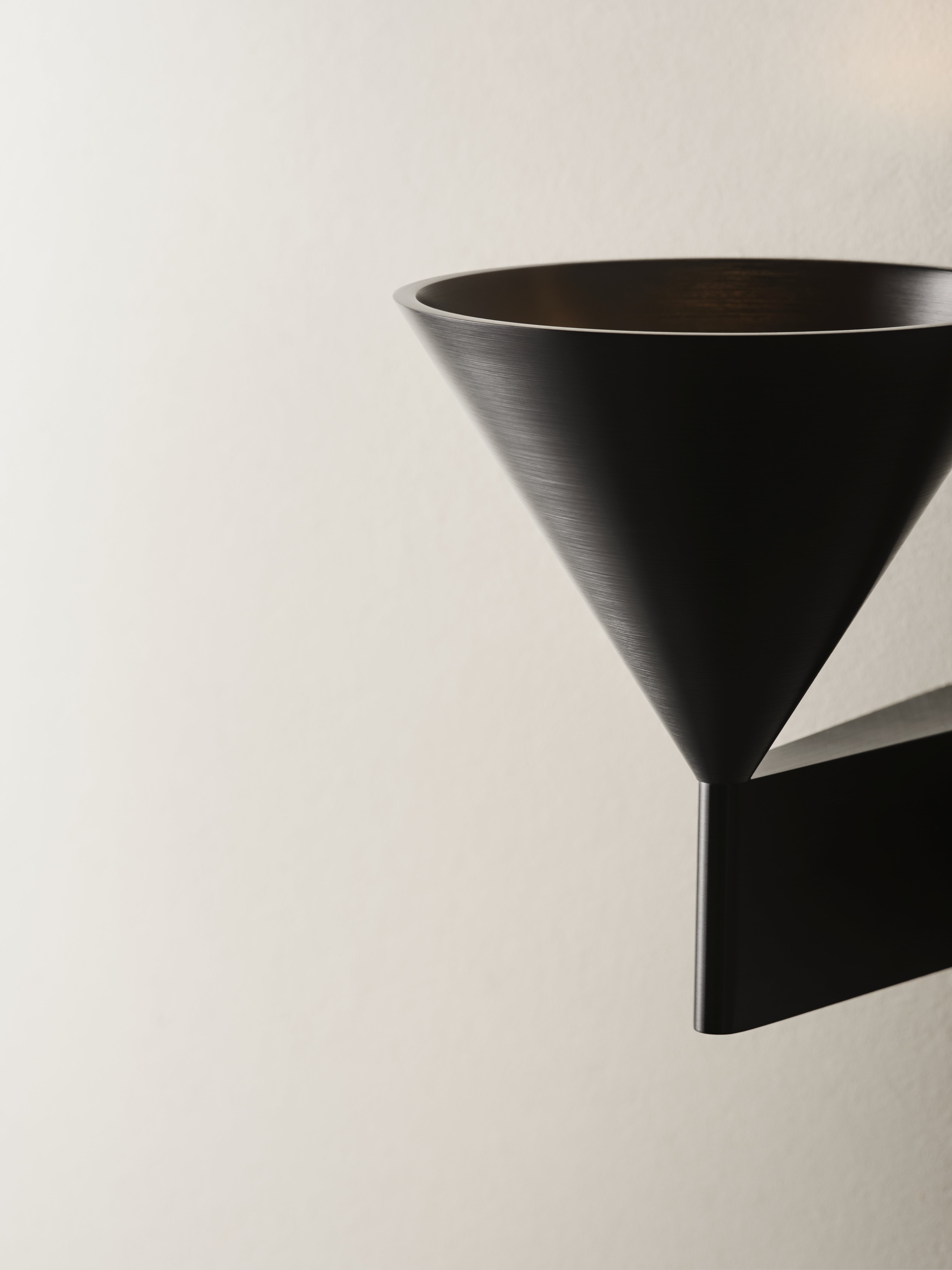 APOLLO black wall lamp