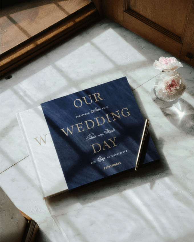 Księga gości OUR WEDDING DAY granatowy z białym