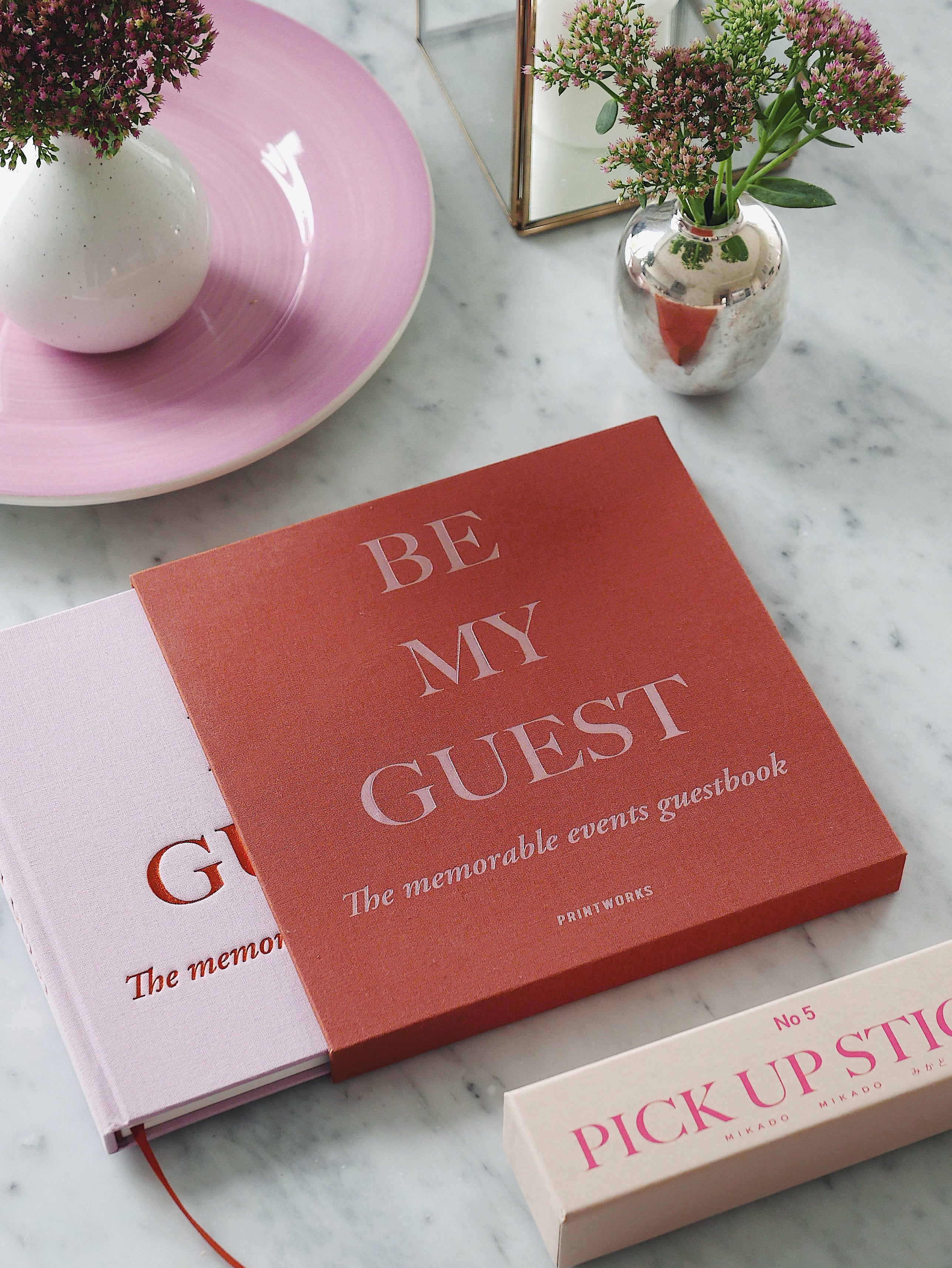 Księga gości BE MY GUEST czerwony z różowym