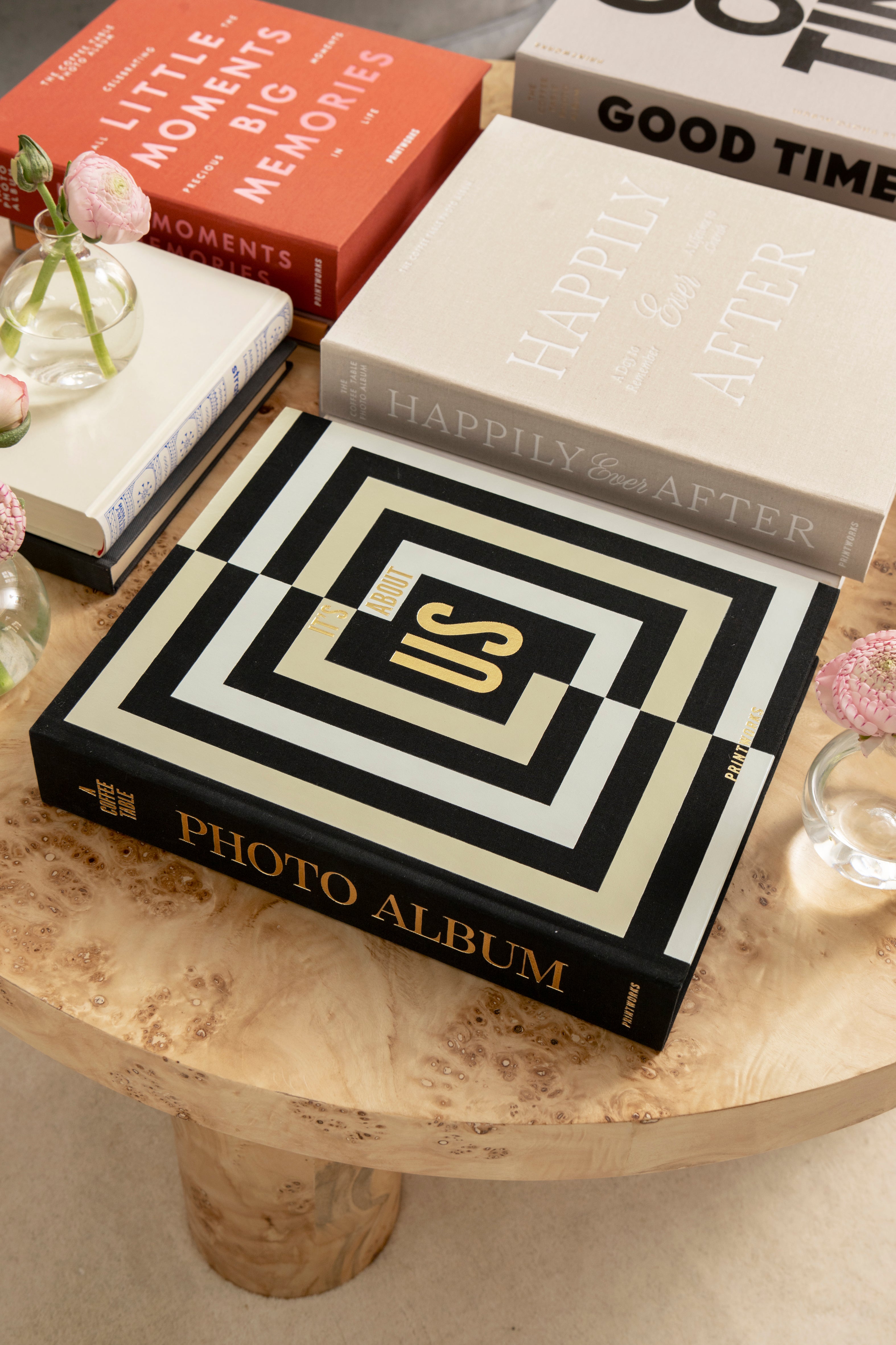 Album na zdjęcia IT'S ABOUT US czarny z białym i złotym