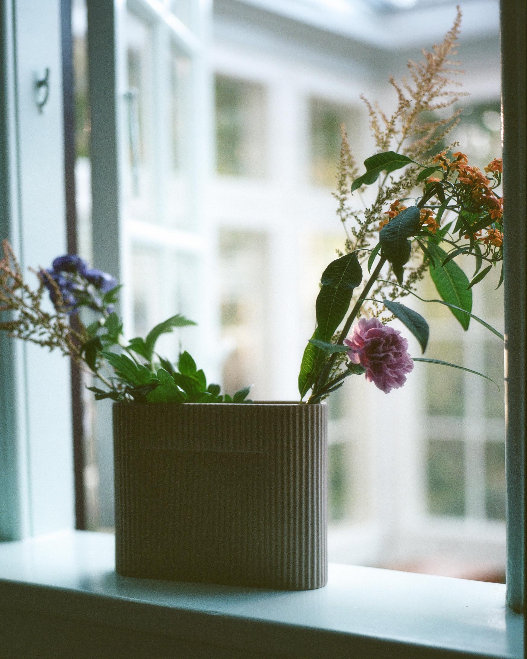 RIDGE beige ceramic vase