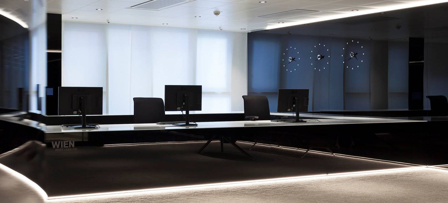 MINI RODON wall clock in chrome with black finish