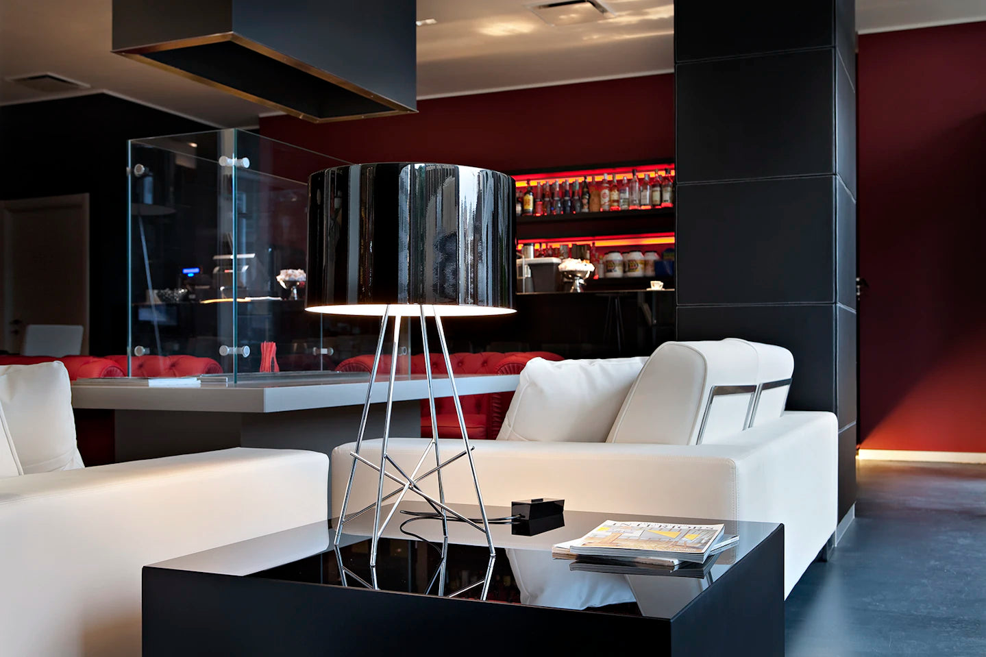 Tischlampe RAY schwarz mit Metallbasis