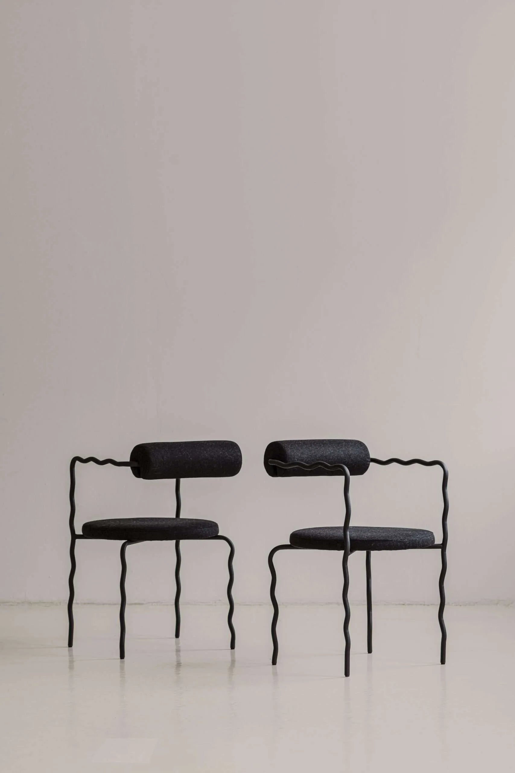 SAGE VAGUE Armchair upholstered with a metal base