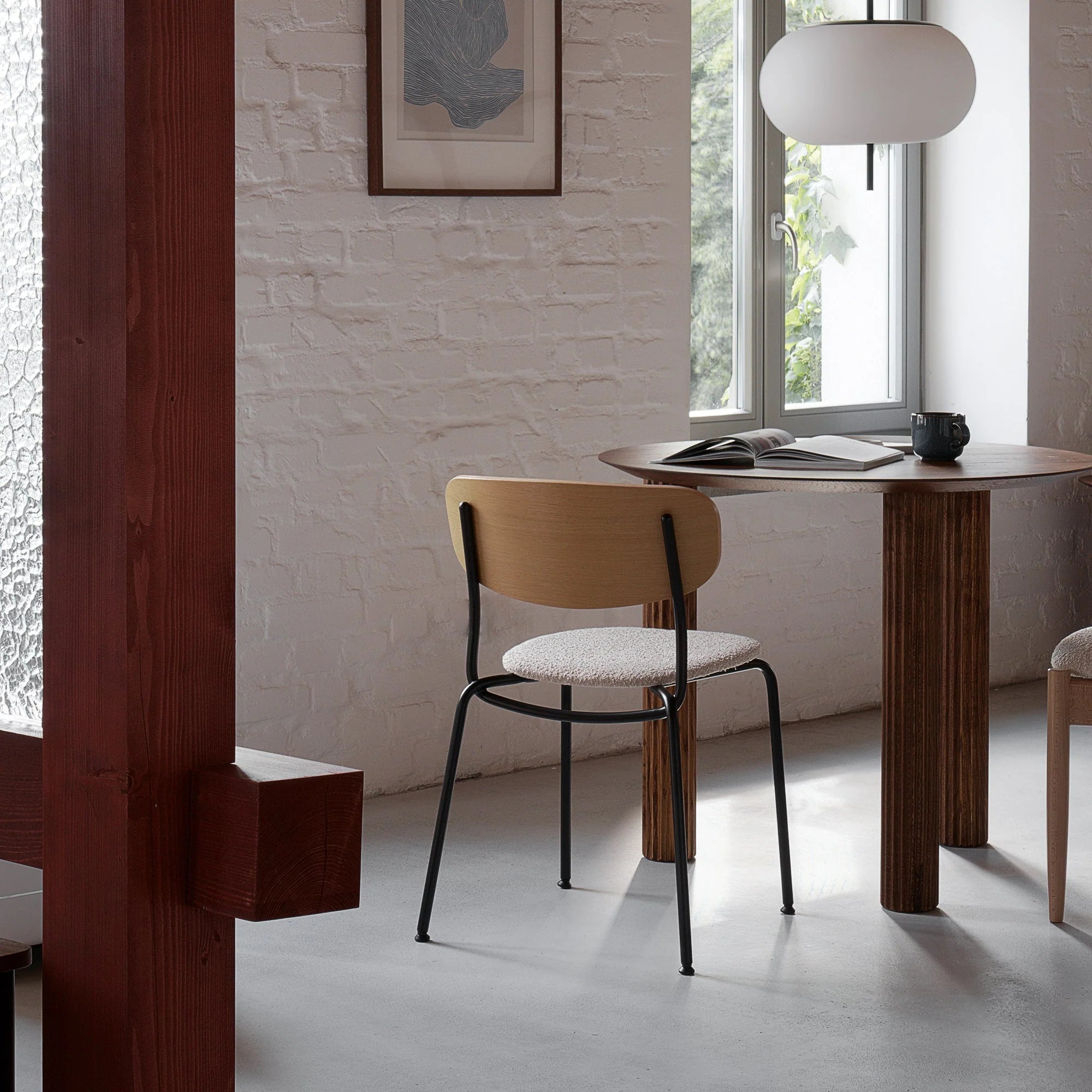 SPLOT SOFT Chair in Oak Wood with Black Base and Sandy Bouclé