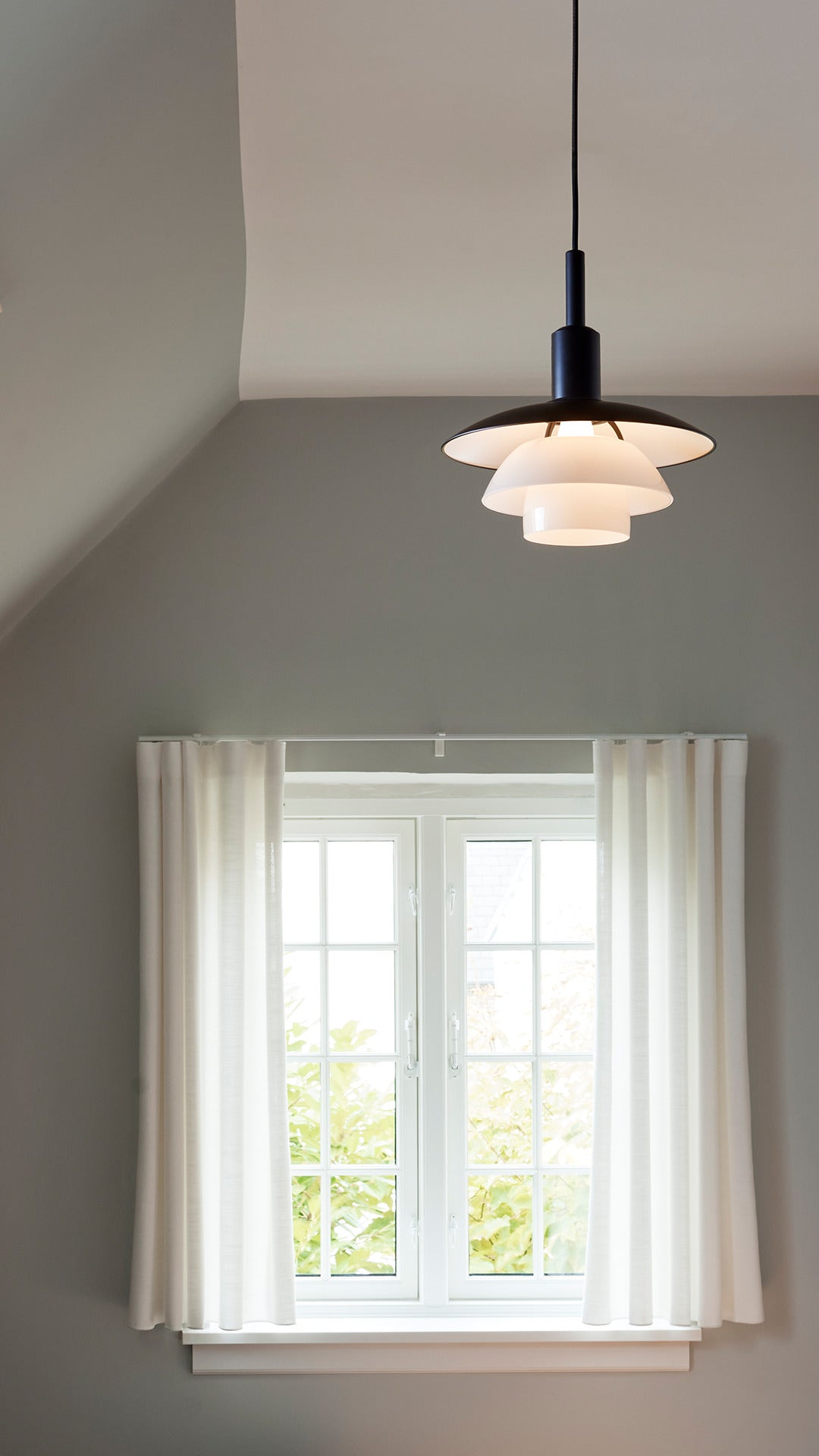 Lampa wisząca PH 3/3 biały z czarnym matowym wykończeniem