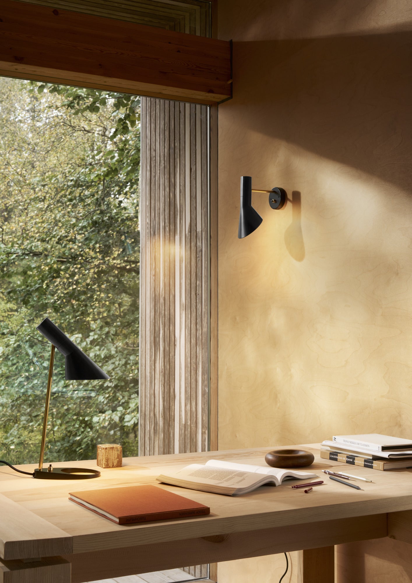 Lampa stołowa AJ MINI czarny z mosiężnym