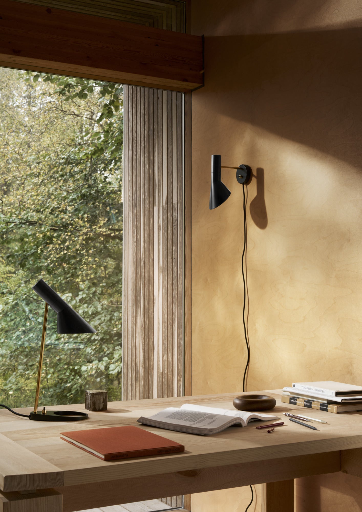 Lampa stołowa AJ MINI czarny z mosiężnym