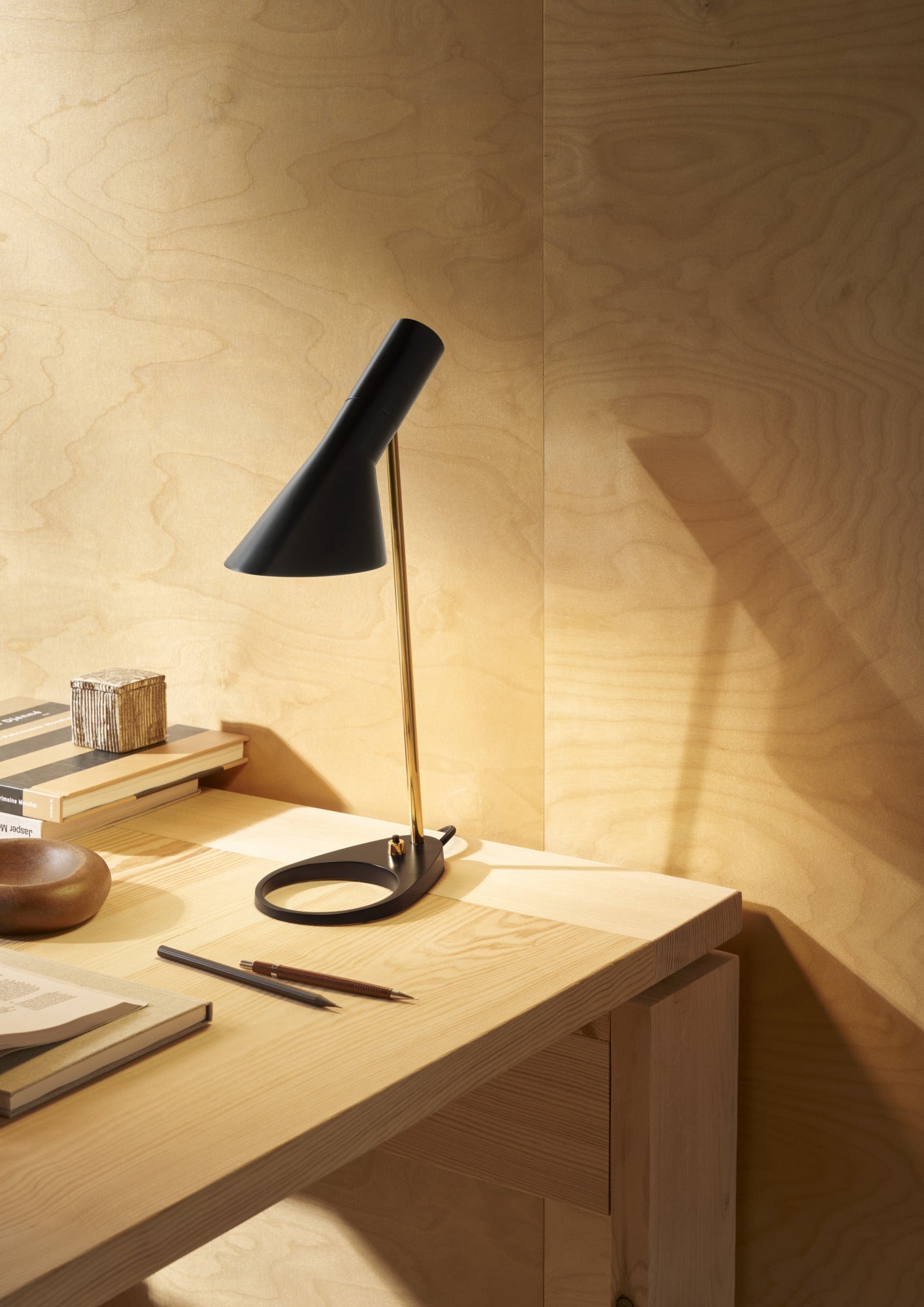Lampa stołowa AJ MINI czarny z mosiężnym