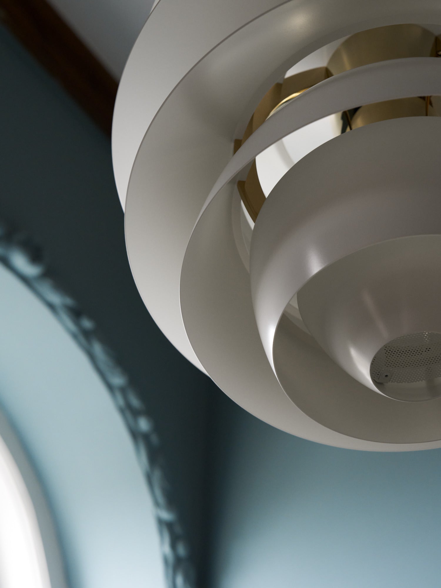 PH SNOWBALL pendant lamp in cream with brass finish