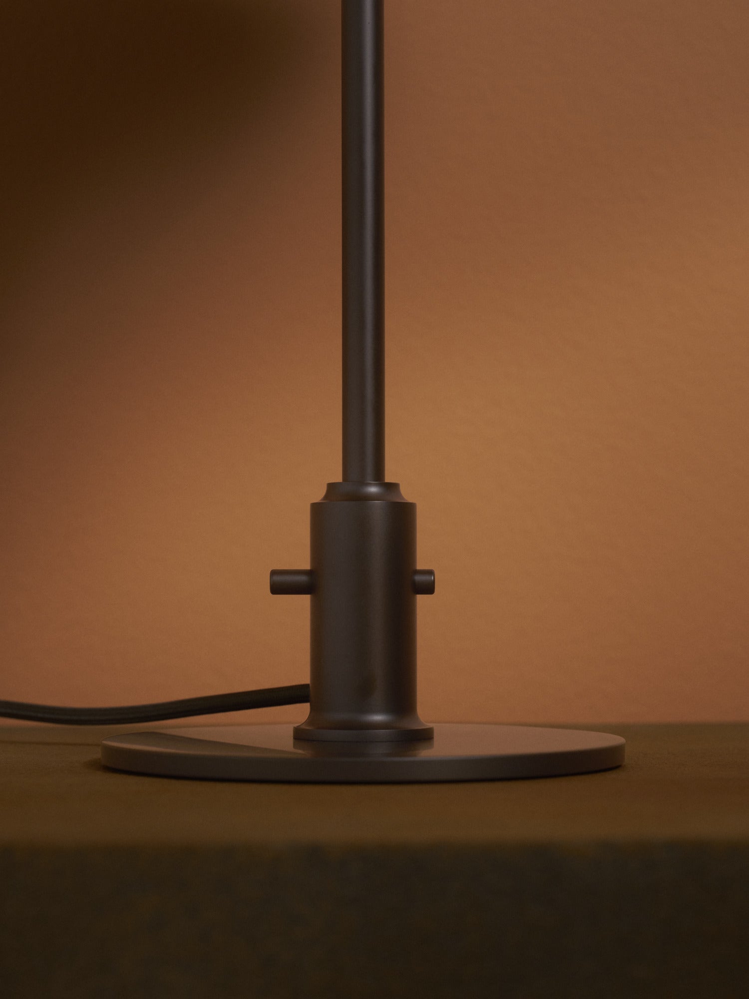 Lampa stołowa PH 3/2 - edycja stulecia biały z pomarańczowym z brązową podstawą