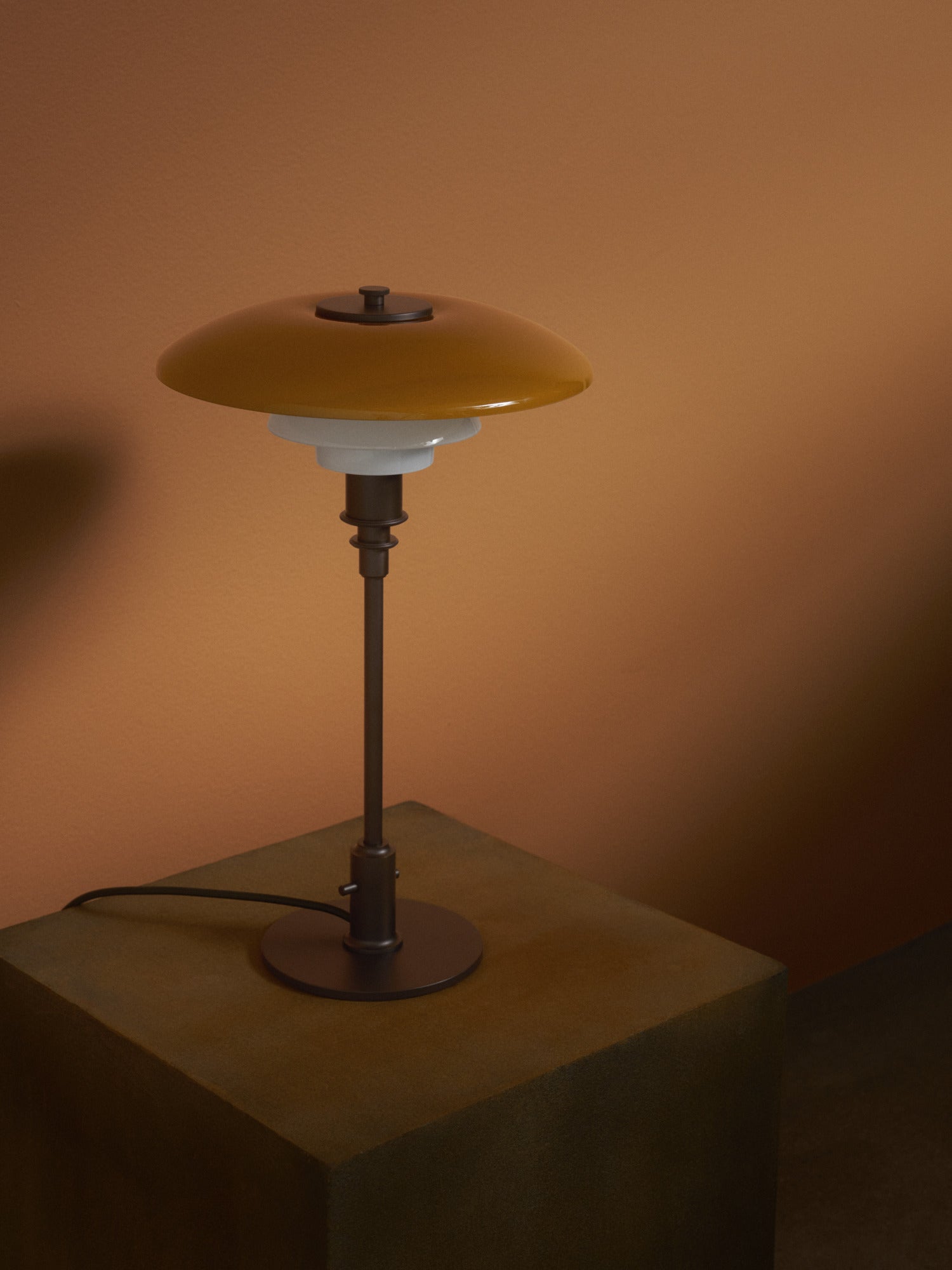 Lampa stołowa PH 3/2 - edycja stulecia biały z pomarańczowym z brązową podstawą