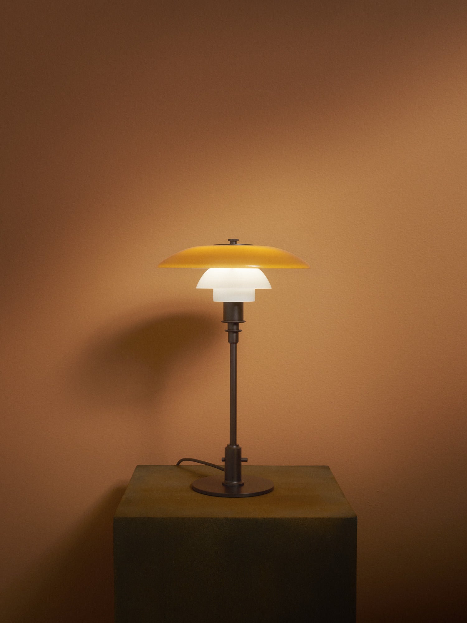 Lampa stołowa PH 3/2 - edycja stulecia biały z pomarańczowym z brązową podstawą