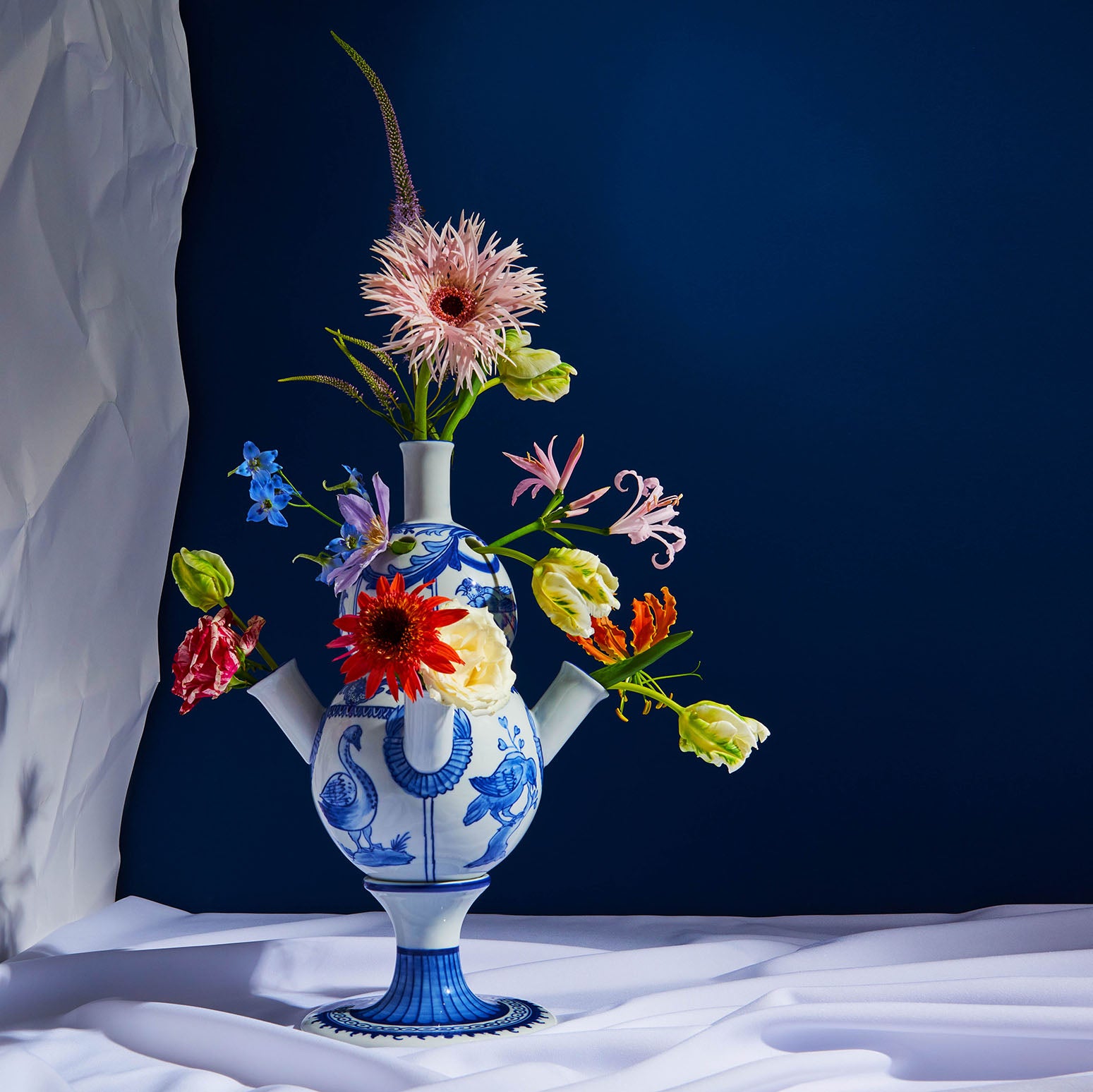 Vase ANOUK VOGEL weiß mit Blau